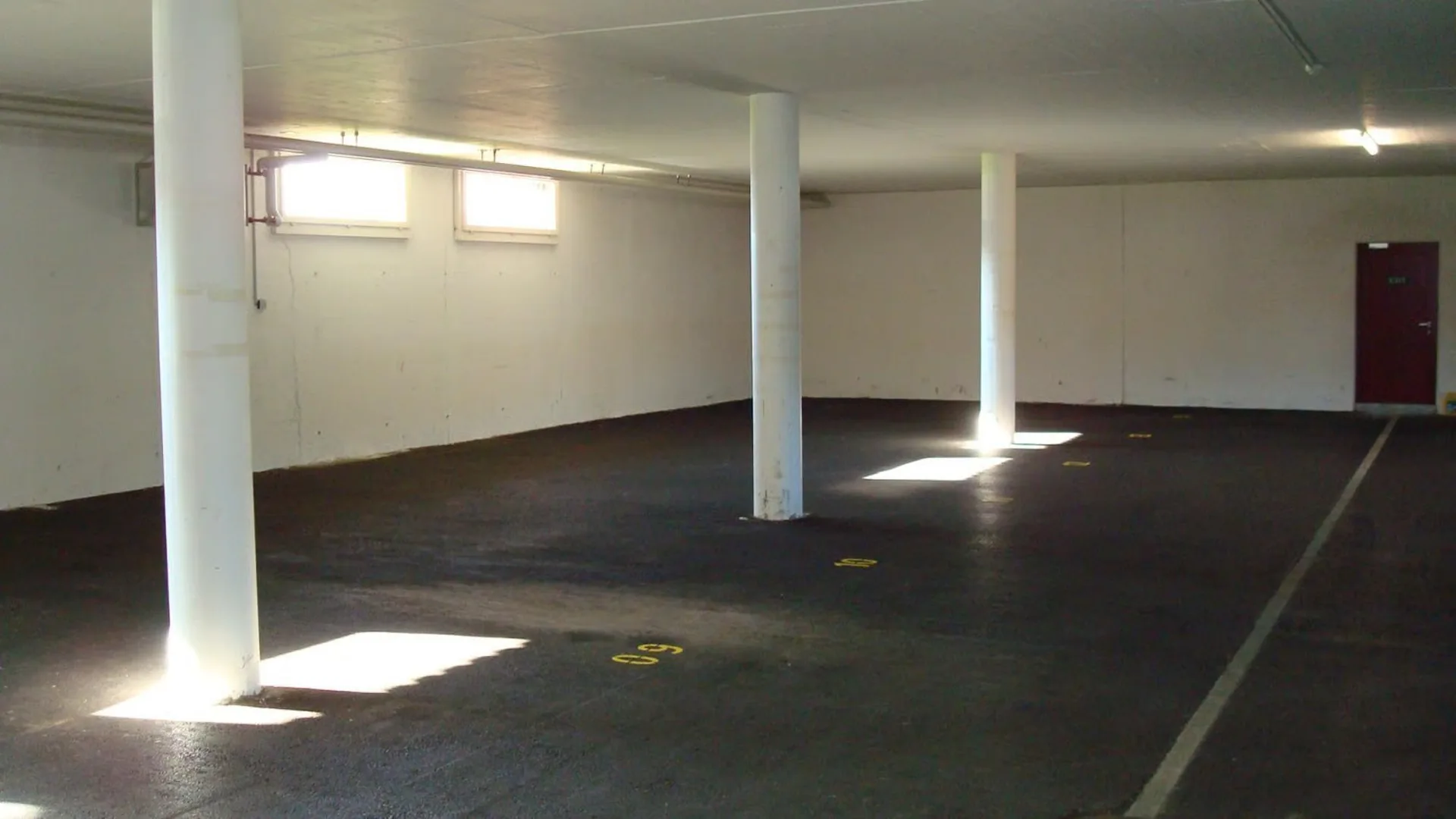 Tiefgaragenplätze oder Abstellplätze zu vermieten