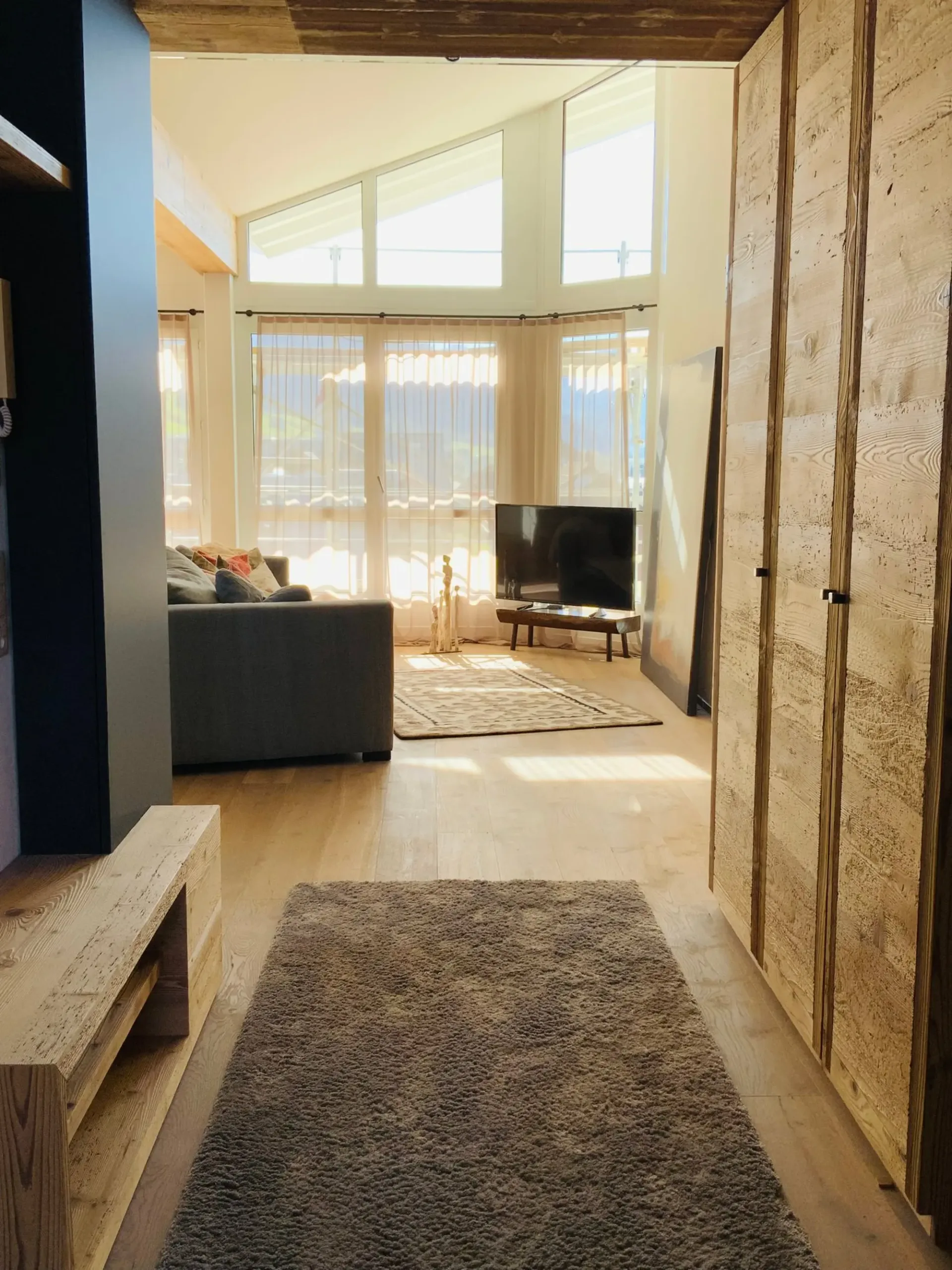 Appartamento in attico sul lago di Sihl con sauna