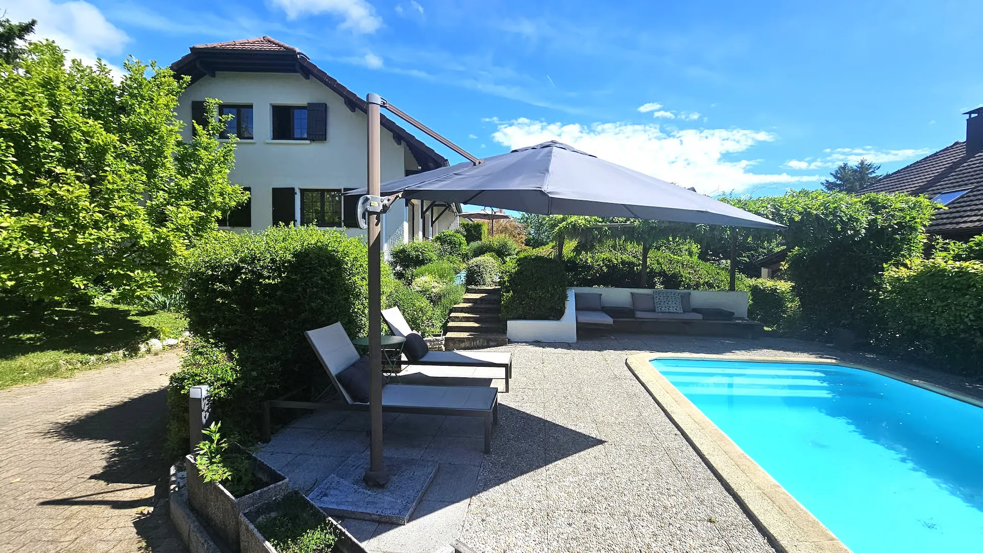 House of 187m2, converted basement, garage, pool in Sergy