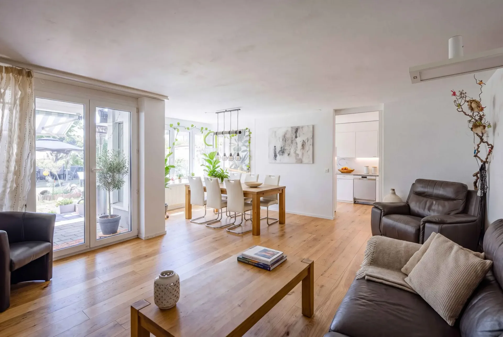 GARTENGLÜCK NAHE BERN - 3.5 ZIMMER GARTENWOHNUNG IN MÜNCHENBUCHSEE
