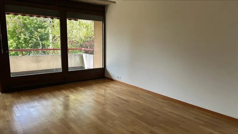 Helles 2.5-Zimmer-Wohnung mit Balkon zur Miete in Renens