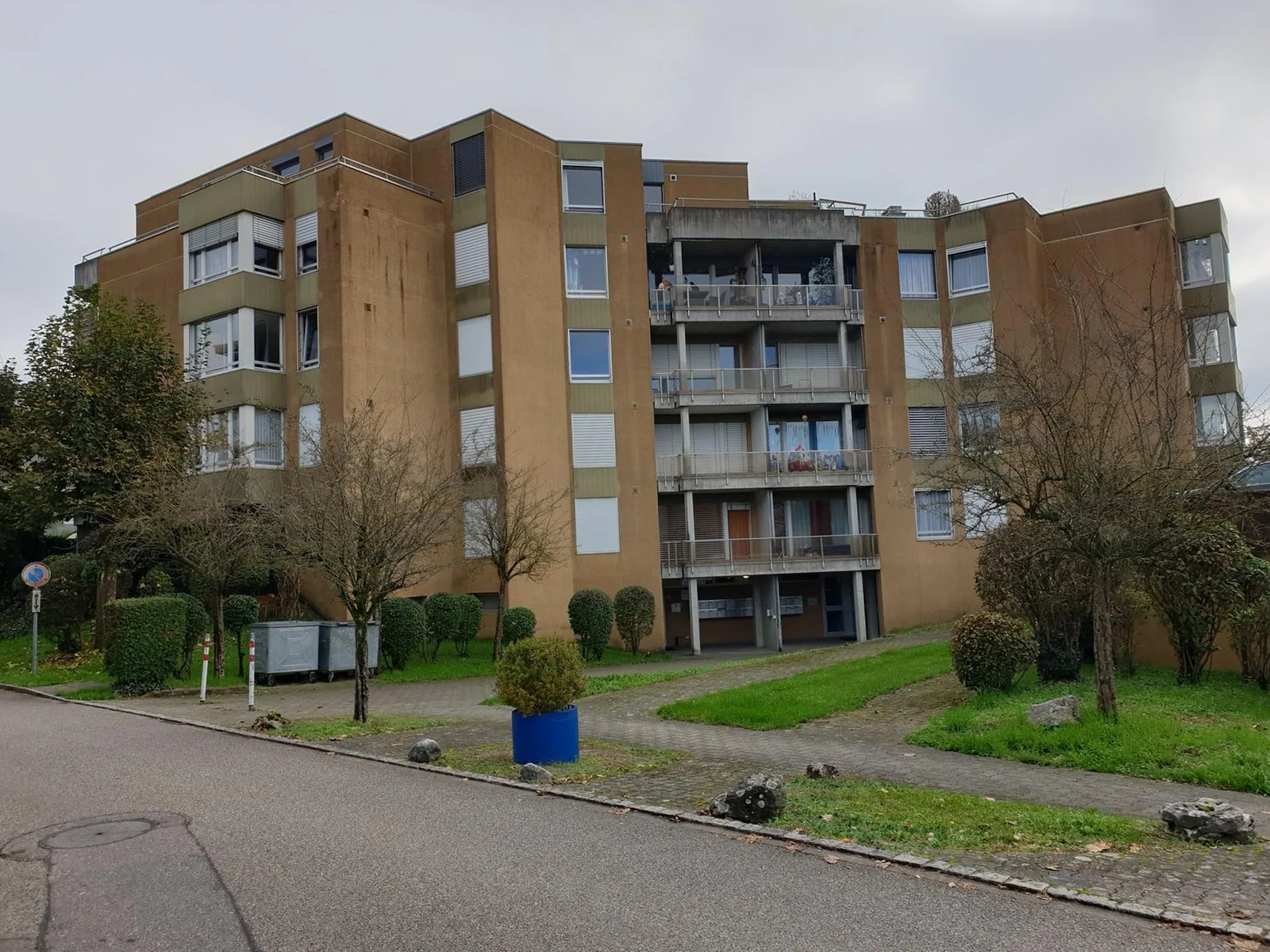 Helle, grosse, 5.5-Zimmerwohnung mit Aussicht