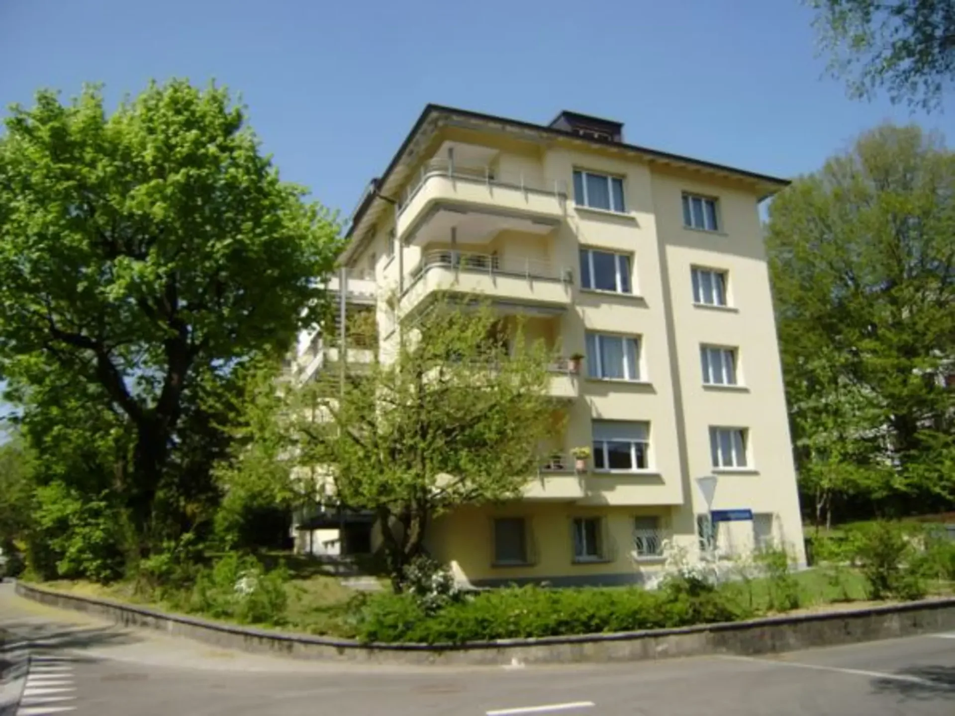 Moderne 3.5-Zimmerwohnung im beliebten Schosshalden-Quartier