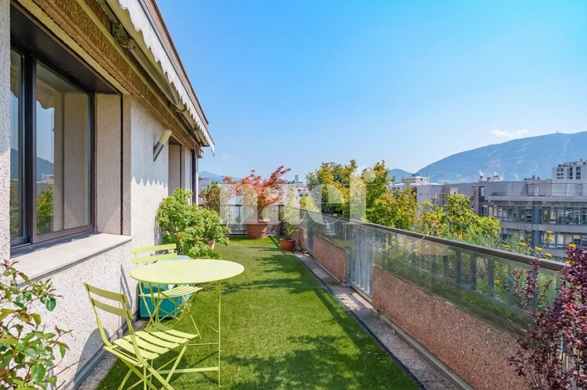 Schönes Dachgeschoss mit Terrasse im Herzen von Carouge