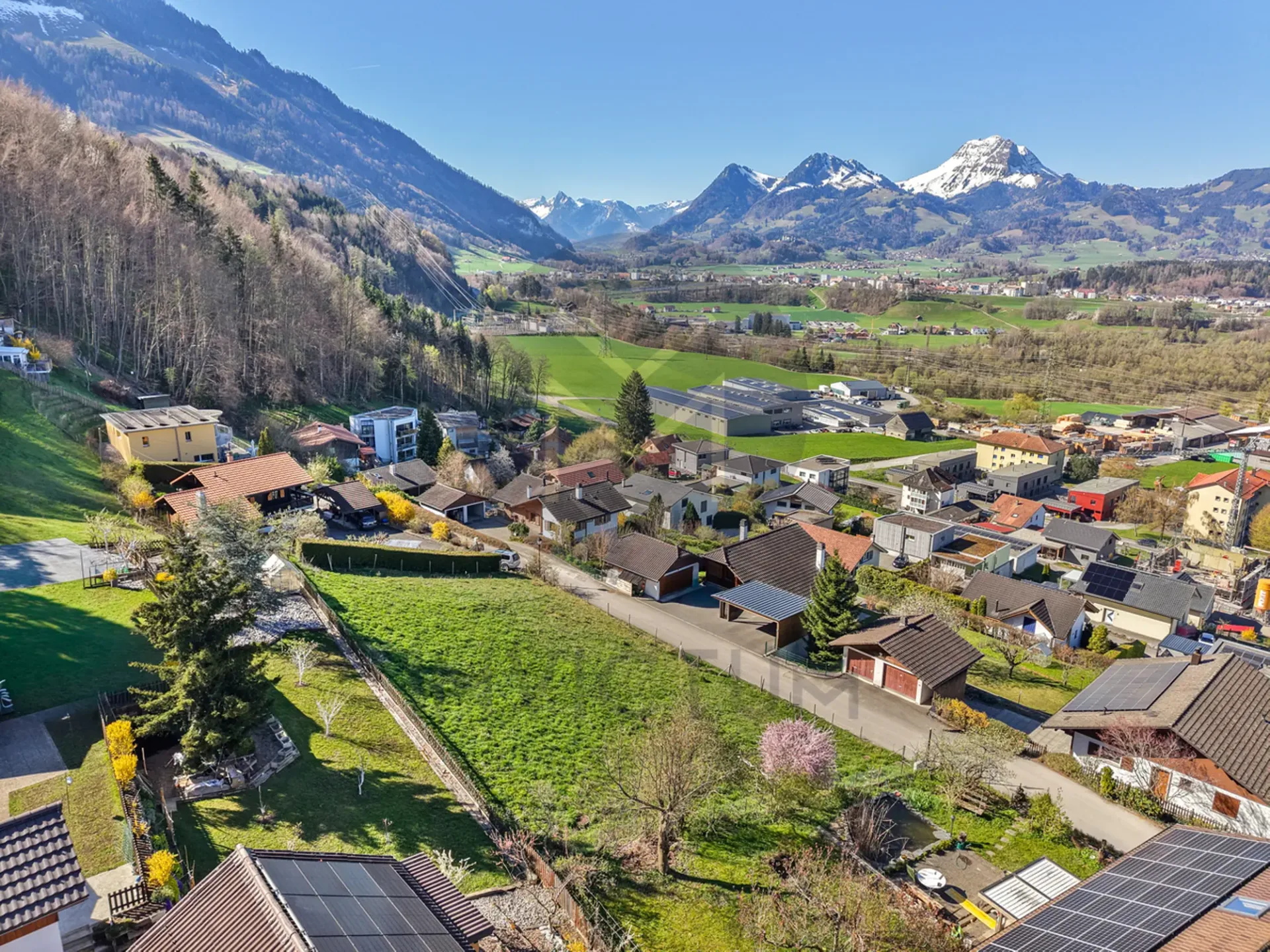 WUNDERBARES NEUES APARTMENT MIT SEESICHT UND BERGANSICHT IN BOTTERENS
