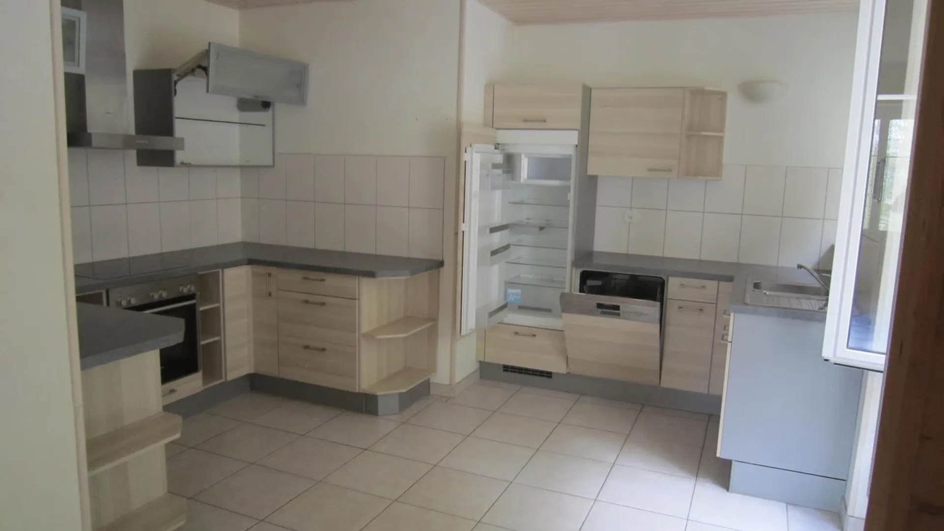 Großes Apartment mit 4,5 Zimmern und Balkon