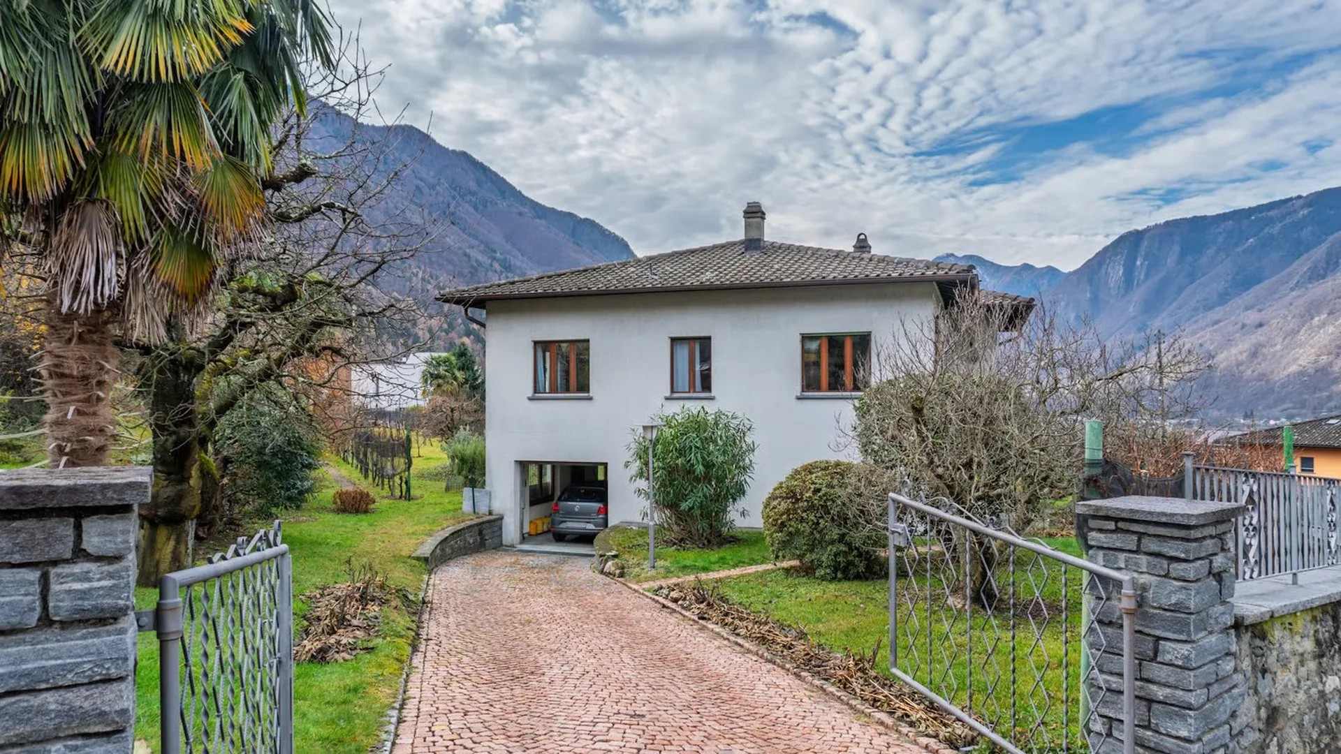 Großes Haus mit Garten in Roveredo