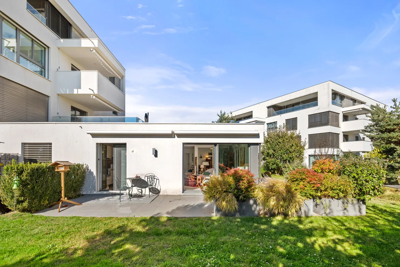 Élégant appartement sur deux niveaux avec jardin privatif arboré