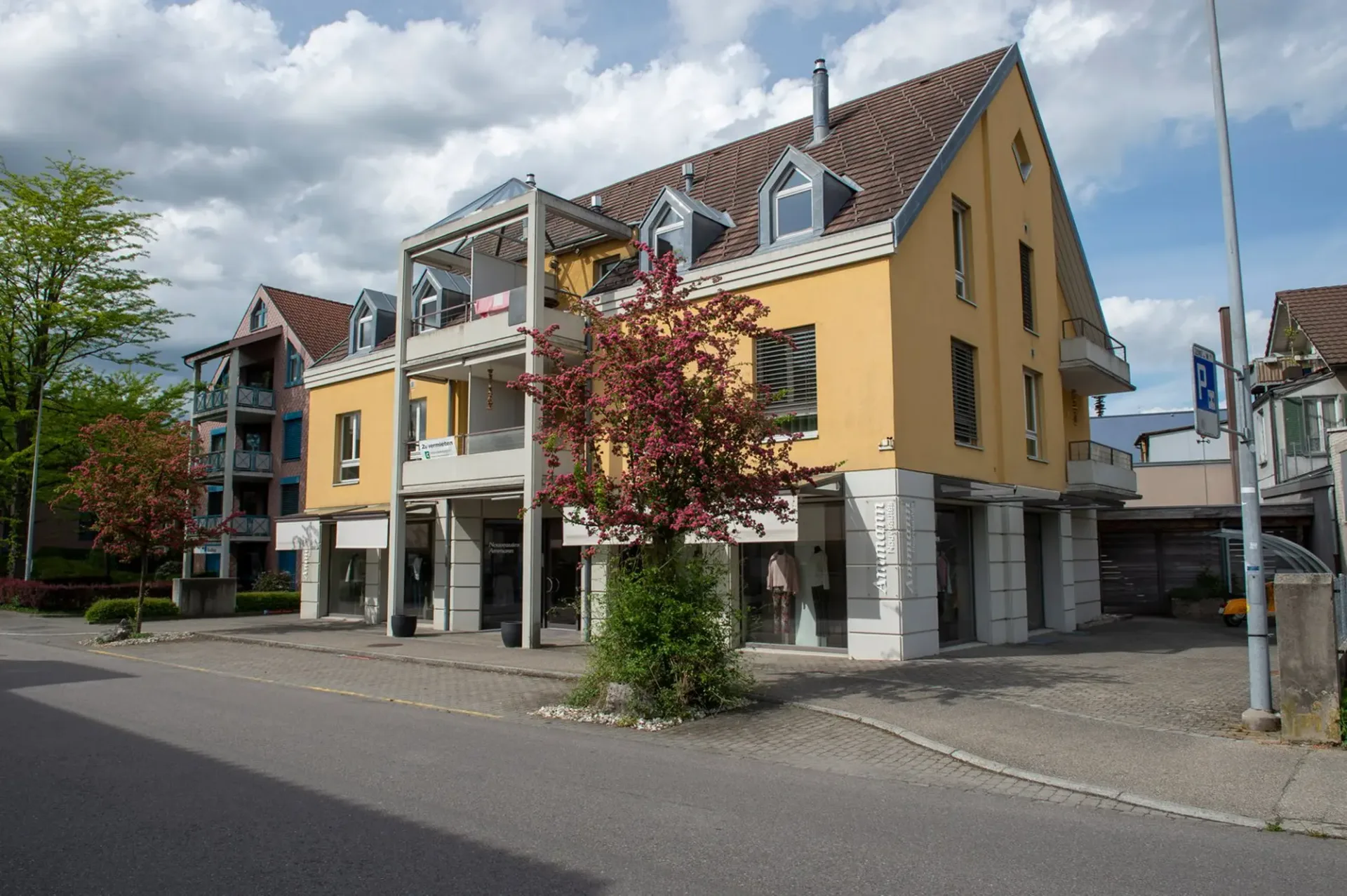 Helle und zentral gelegene Wohnung  & zusätzlicher Garage zur Miete