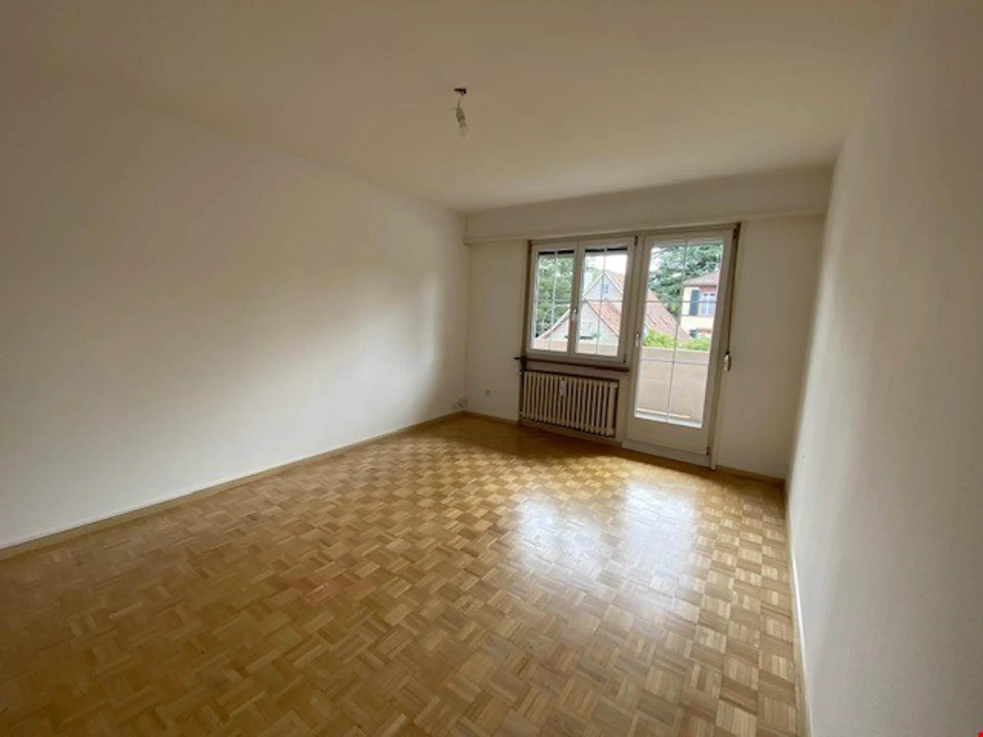 Beautiful 3-room apartment centrally located with two balconies