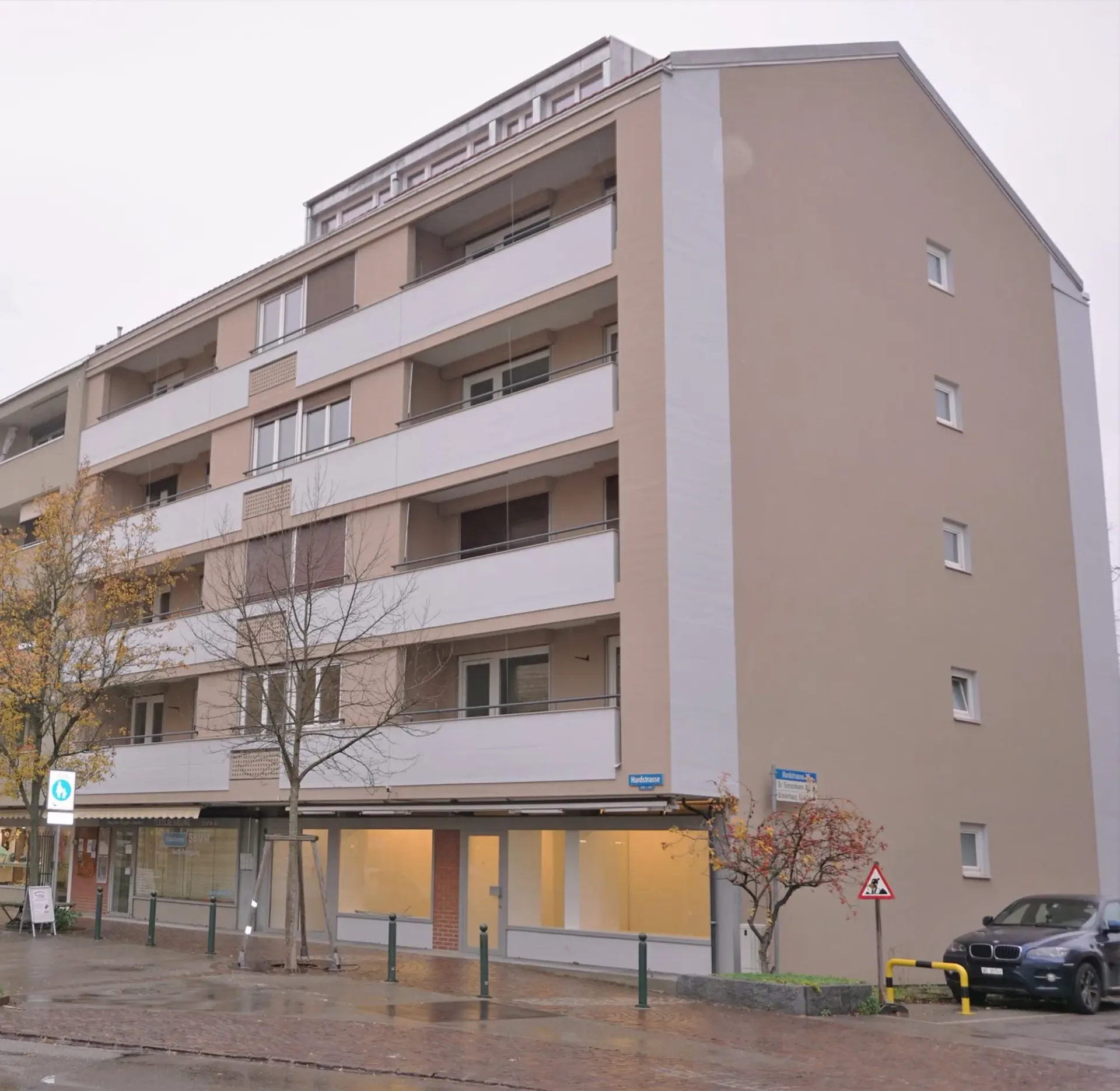 An Zentraler Lage total sanierte moderne 1,5 Zimmer mit Waschmaschine/Tumbler und grossem Balkon