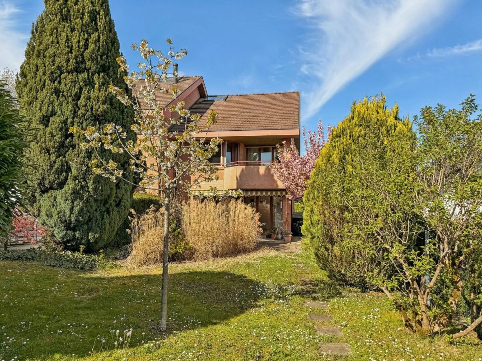 Charming single-family house with garden