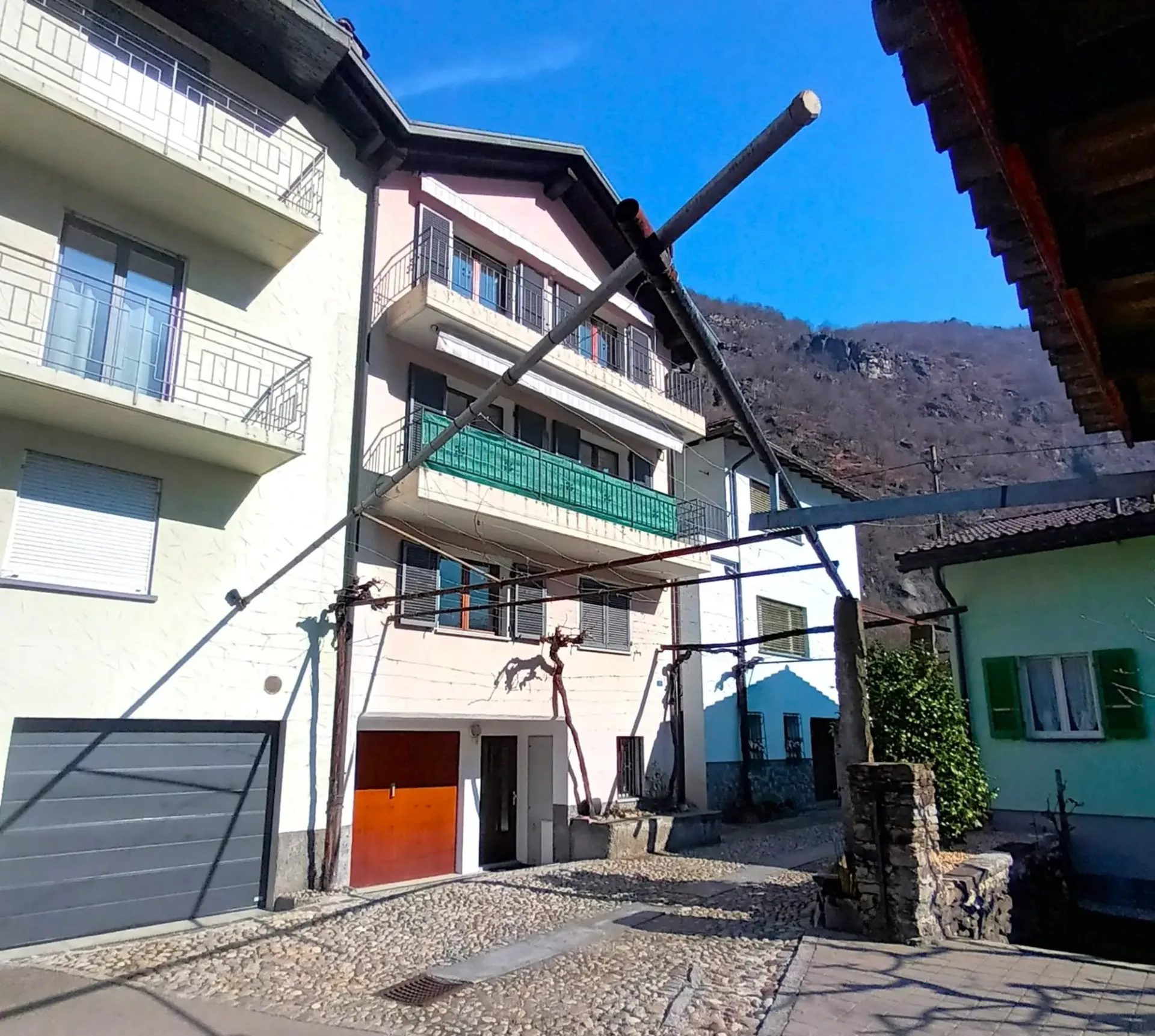 Mehrfamilienhaus mit Ertrag in Giornico