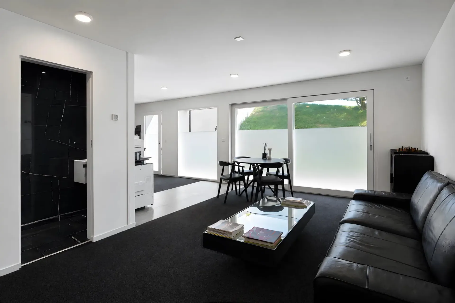 45 m² Bürofläche mit eigenem Garten und Parkplatz, nahe am See