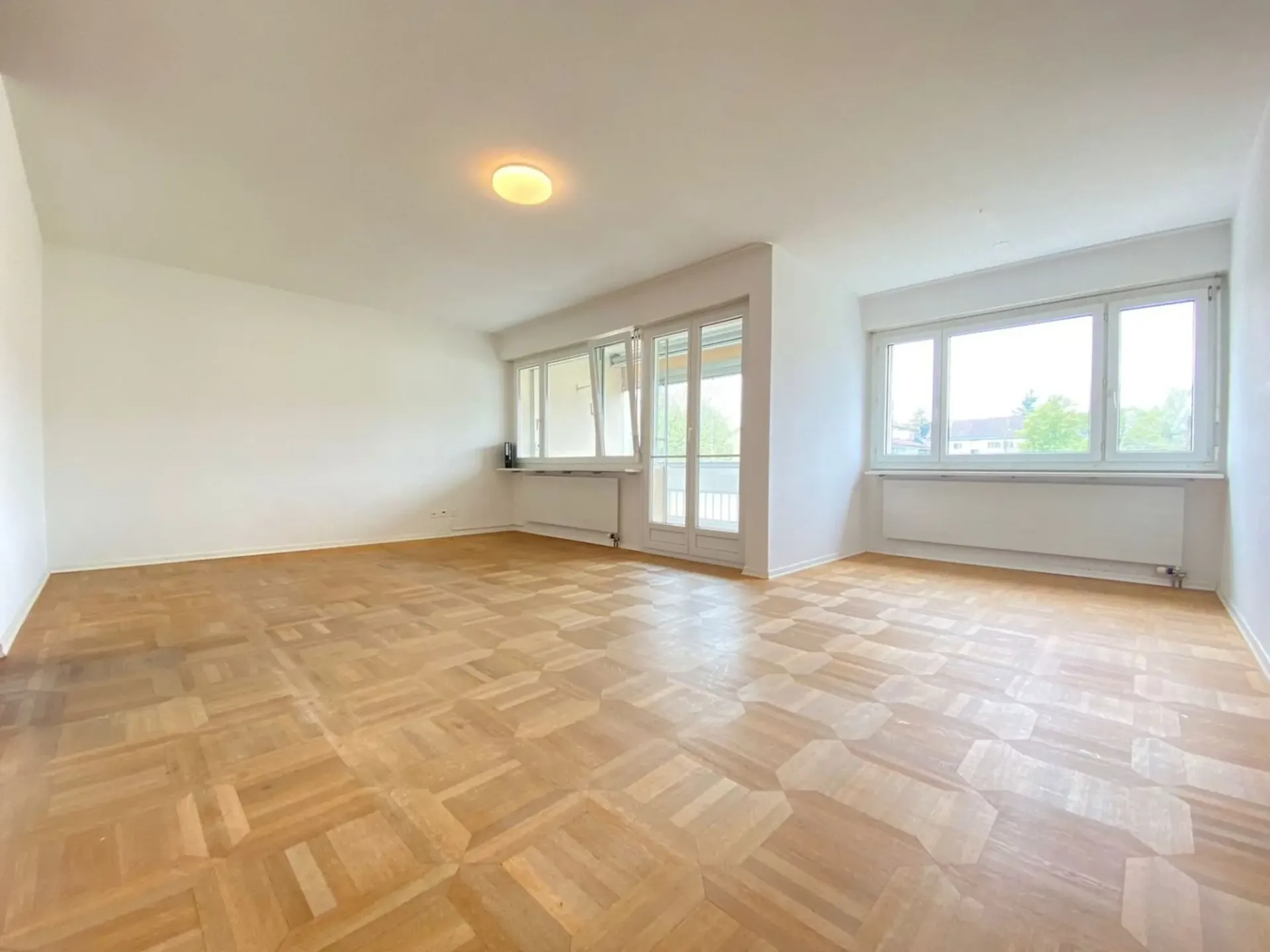 Appartamento di 3 locali luminoso con balcone a Schwerzenbach