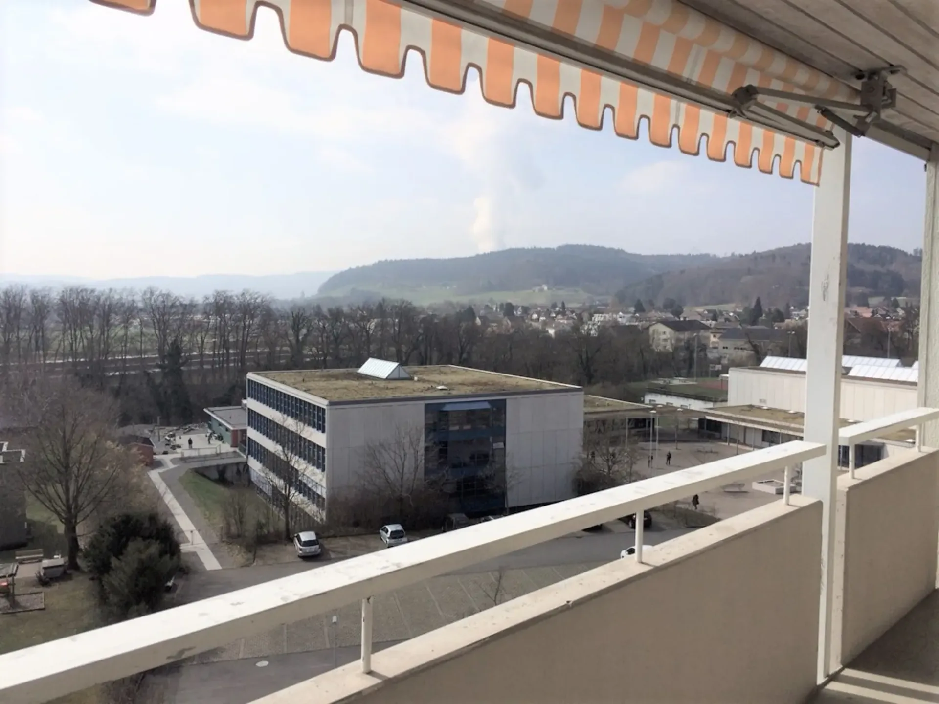 Wunderschöne 3.5-Zimmerwohnung im 6. OG mit top Aussicht