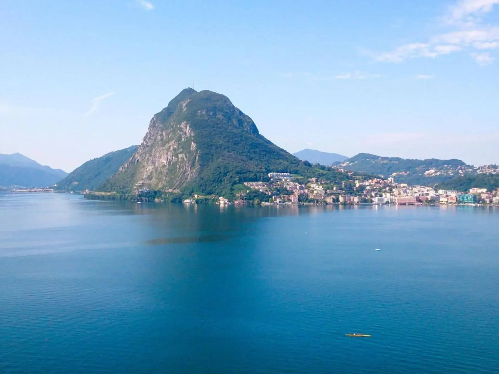 Villa indipendente con vista lago e grande potenziale a Ruvigliana