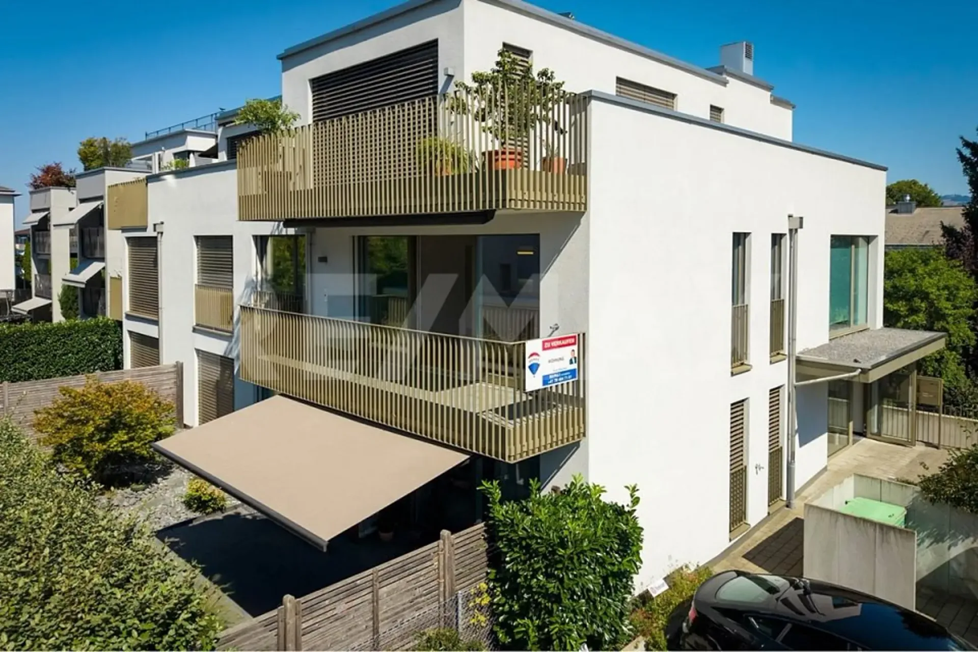 Appartamento 2.5 locali con finiture di alta qualità e balcone soleggiato a Lachen SZ in vendita!