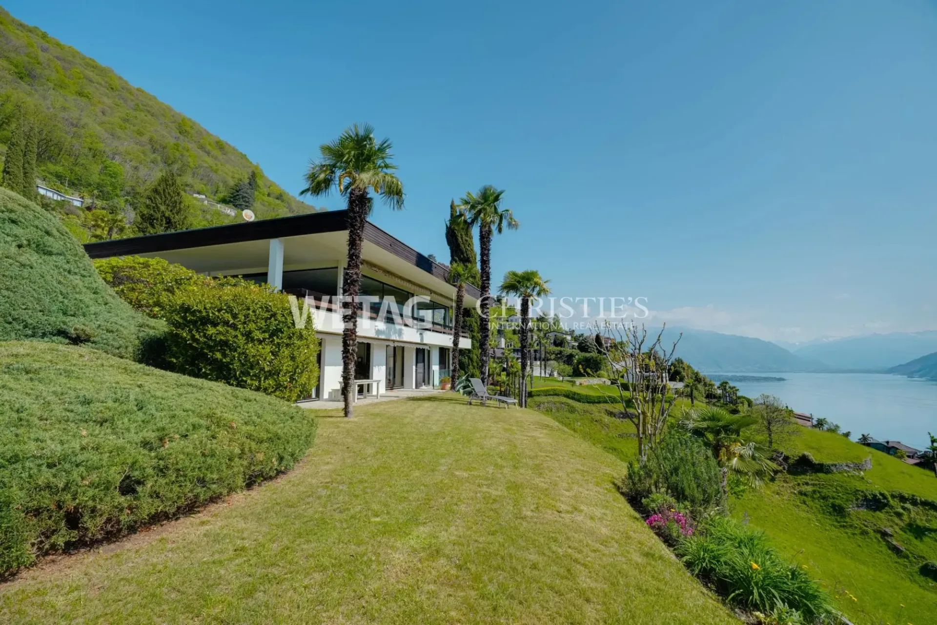 Brissago : à vendre villa spacieuse avec une vue magnifique sur le lac, beaucoup de nature et une tranquillité absolue, idéale également en tant que résidence de vacances