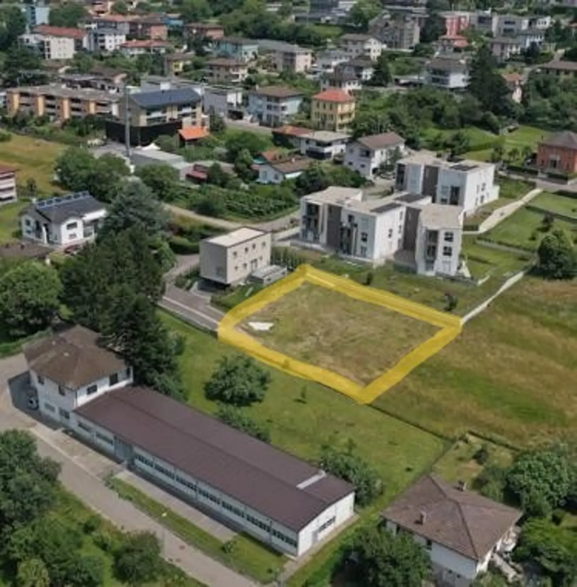 Sonniges Grundstück mit Lizenz für 6 Wohnungen