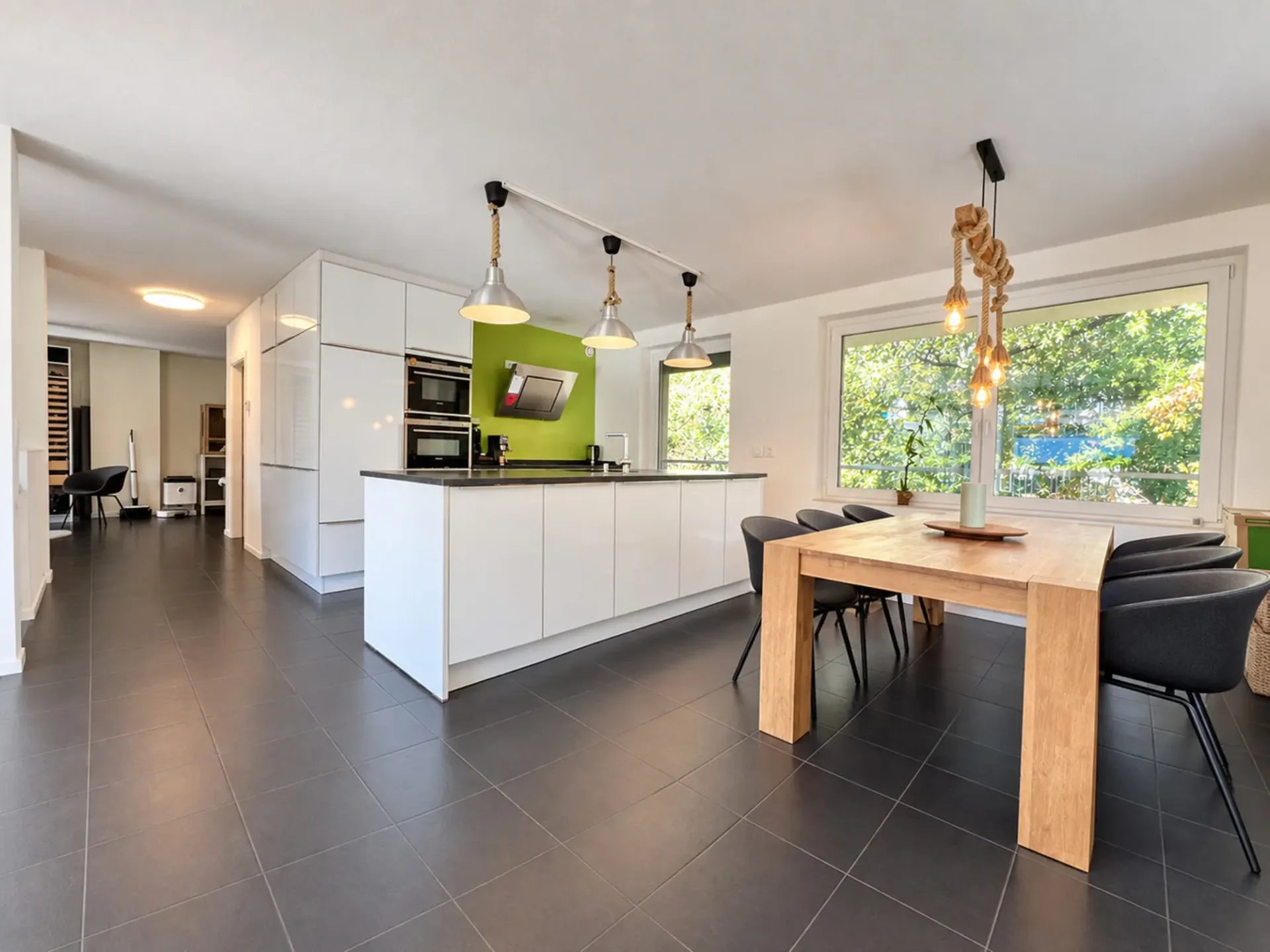 Großes Doppelstockapartment im Erdgeschoss, Minergie-Gebäude