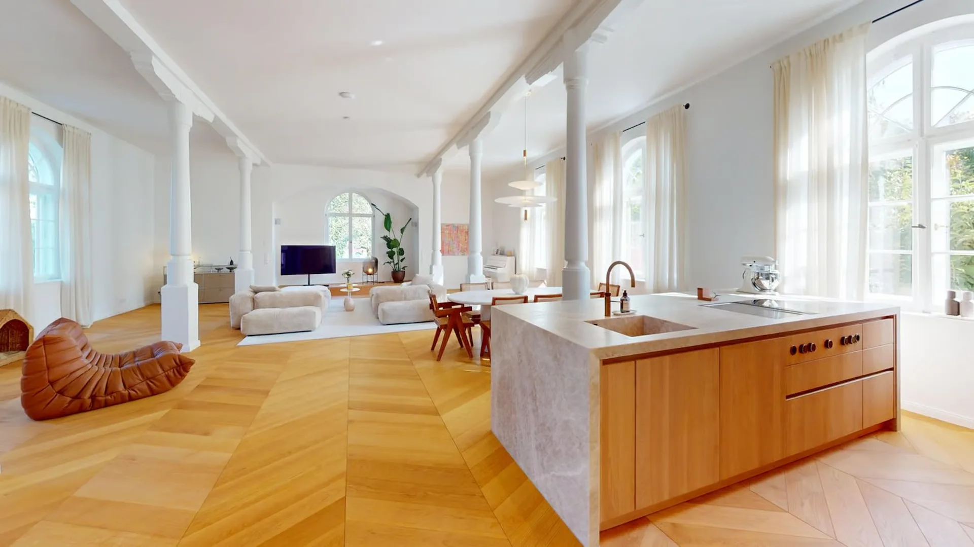 Charmi storici e design moderno, villa completamente ristrutturata ad Altweil con 346 m² di spazio abitativo