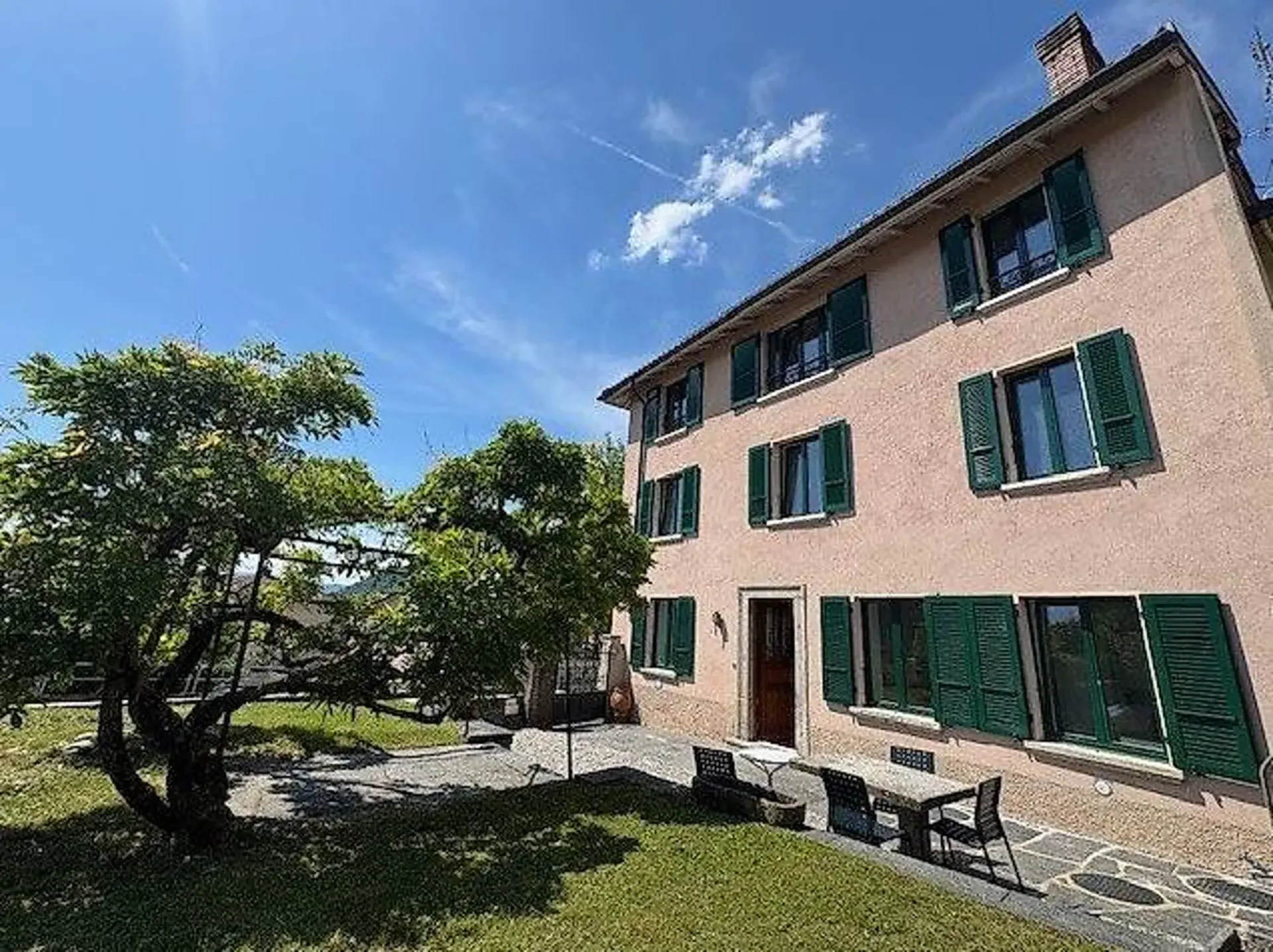 Bedano - Einfamilienhaus im Ortskern mit Grundstück