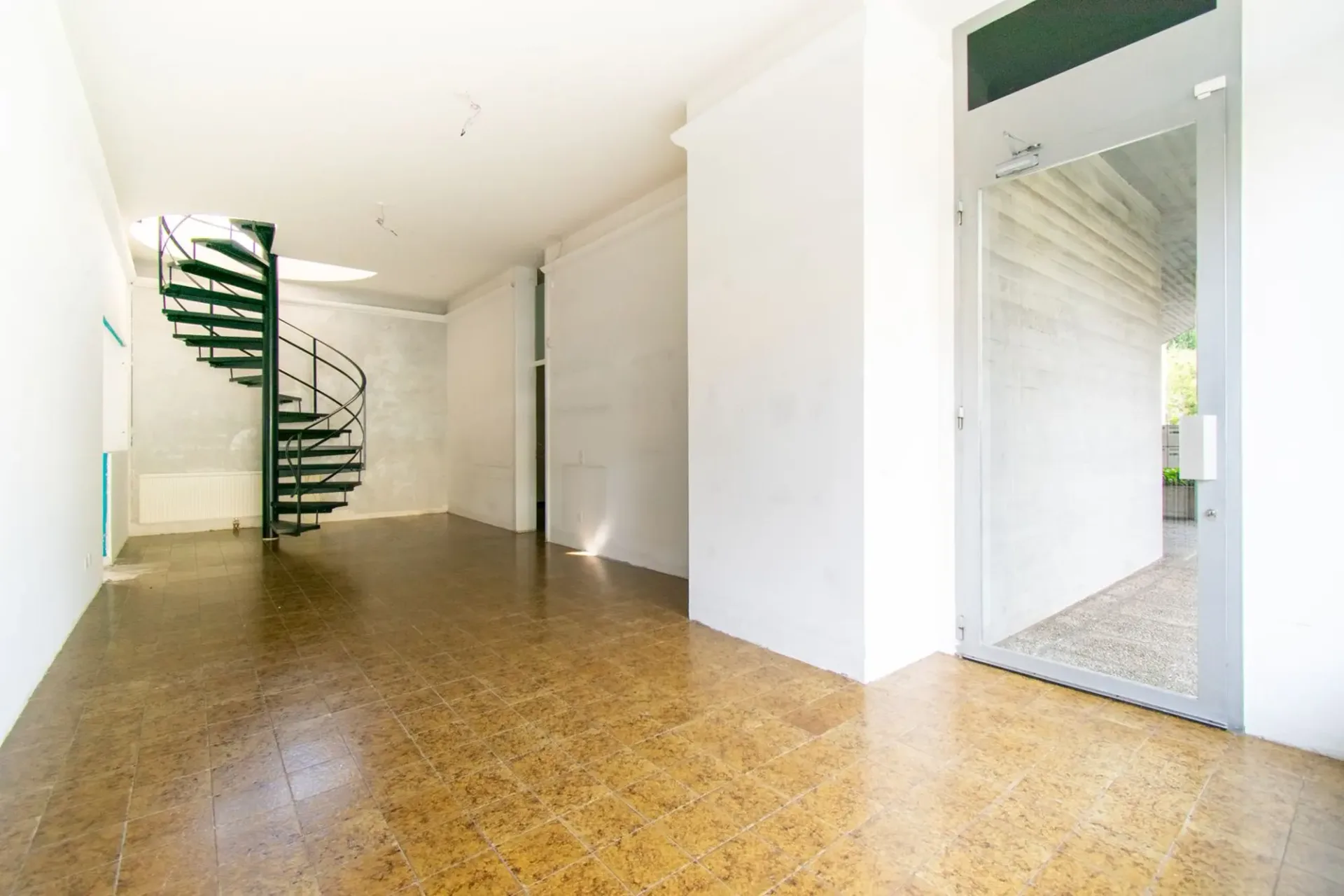 Lokal mit Auslage in Massagno