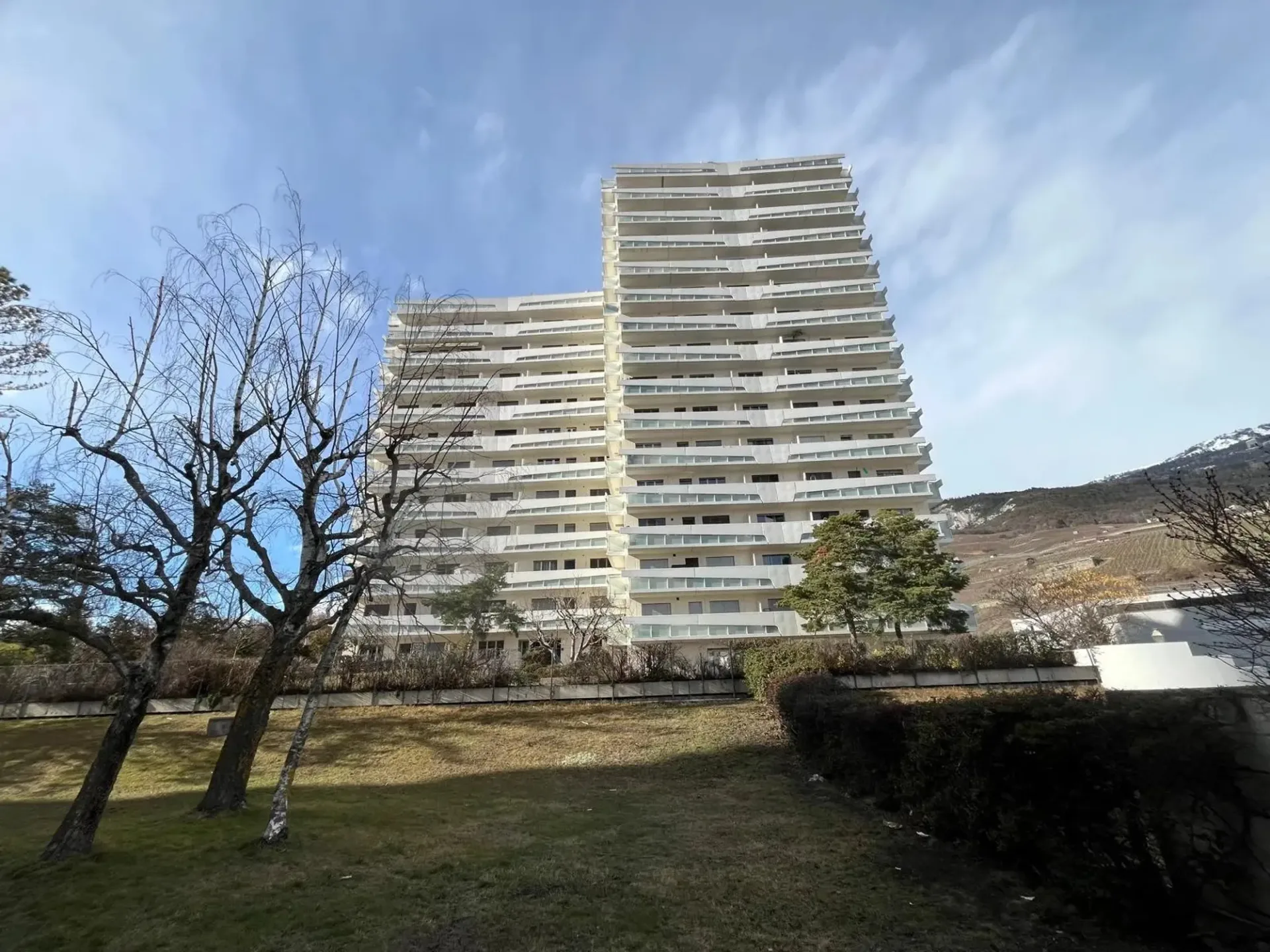 Lumineux 6.5 pièces avec balcon et vue dégagée à Sierre