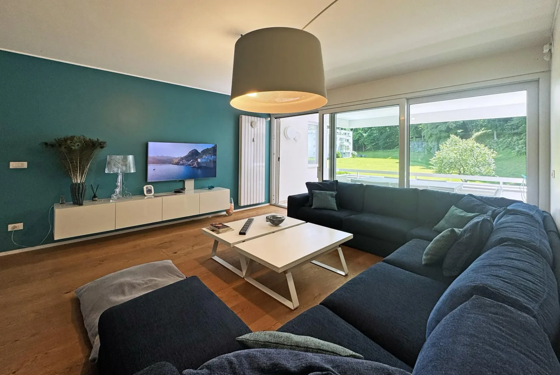 Großzügige 4.5-Zimmer-Wohnung mit Seeblick im Grünen in Carona