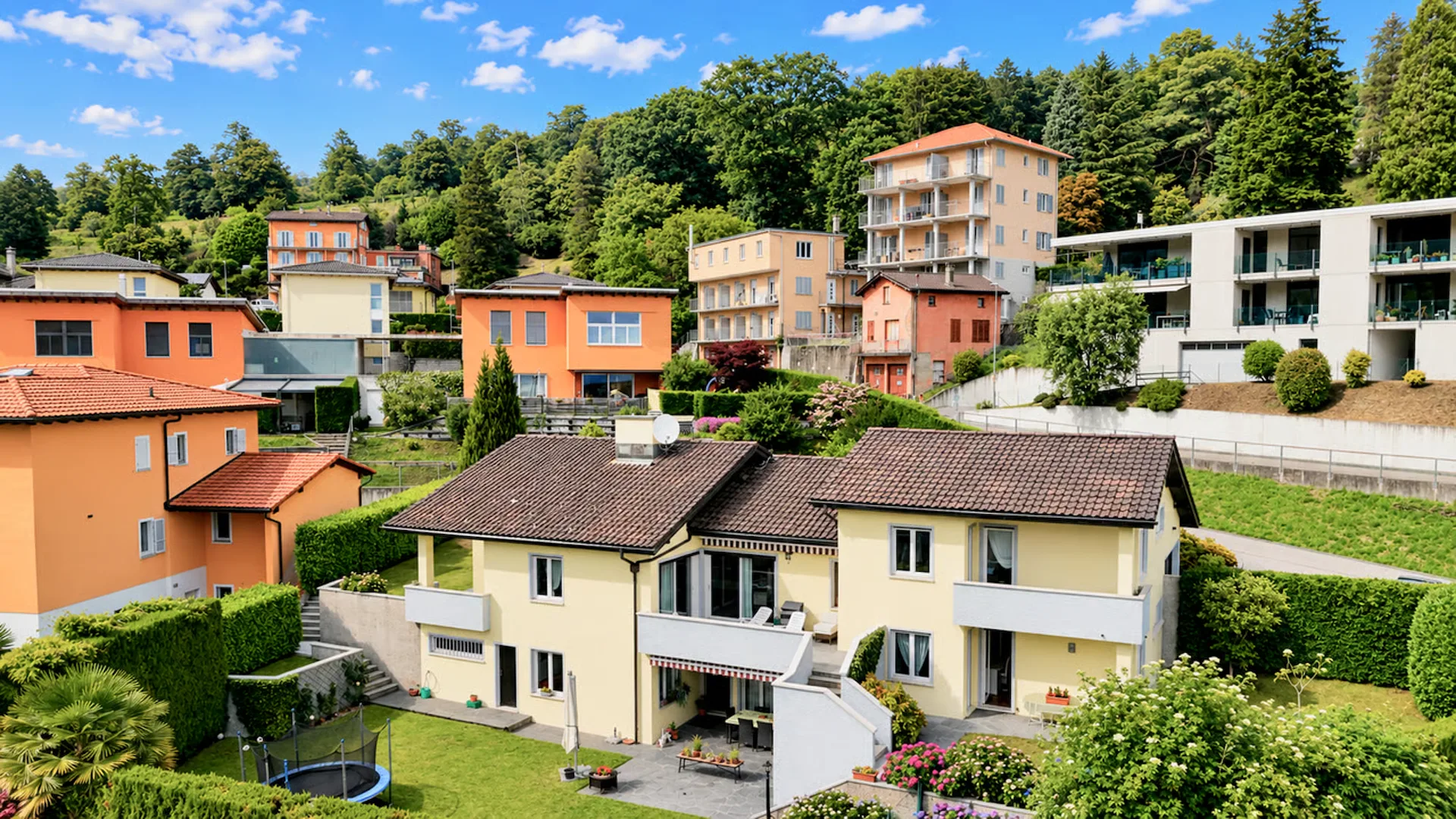 Raffinata Villa di Charme con Giardino e Possibilità Piscina