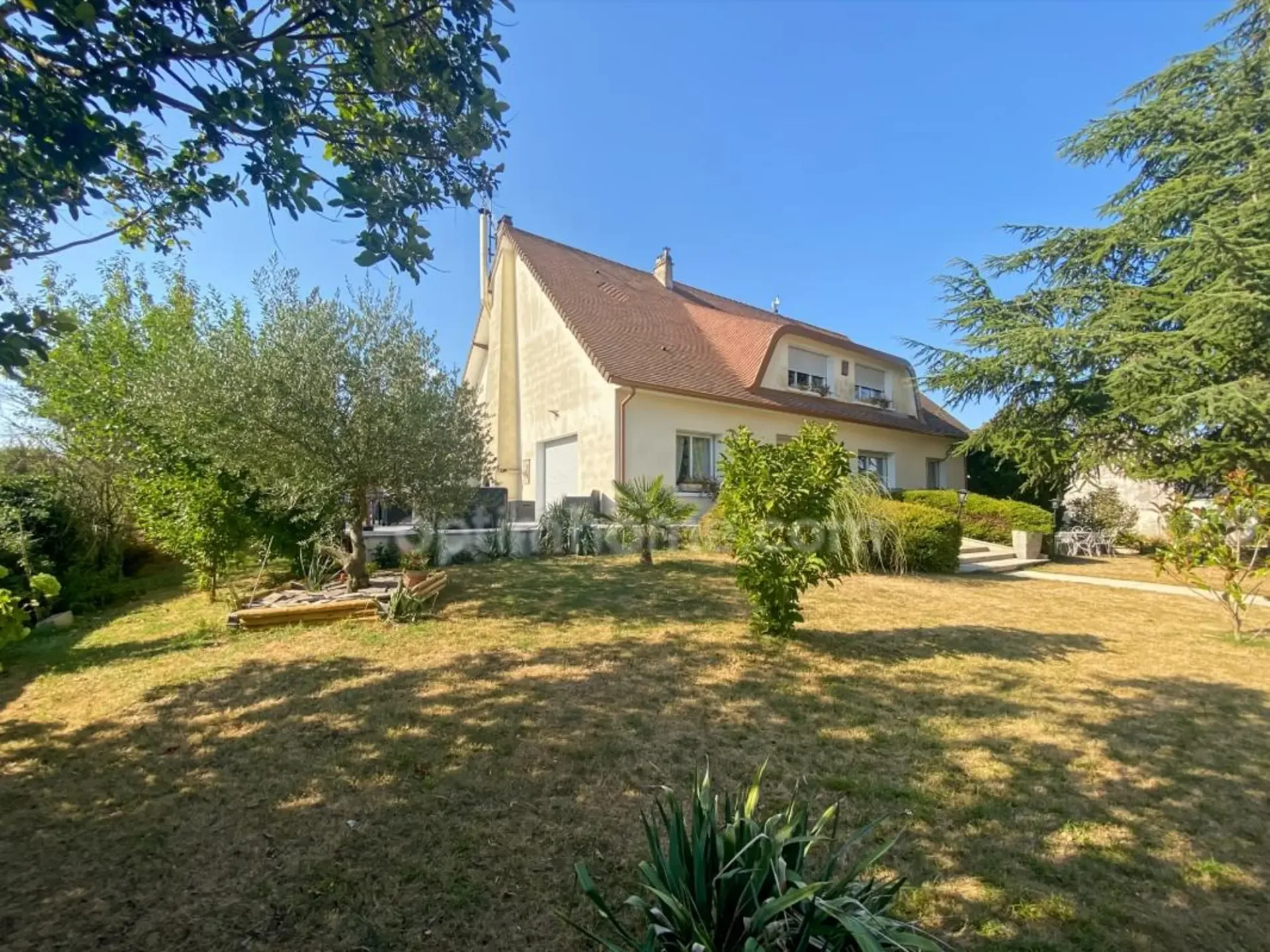 Casa in vendita con 8 locali vicino a VESLES ET CAUMONT (02)