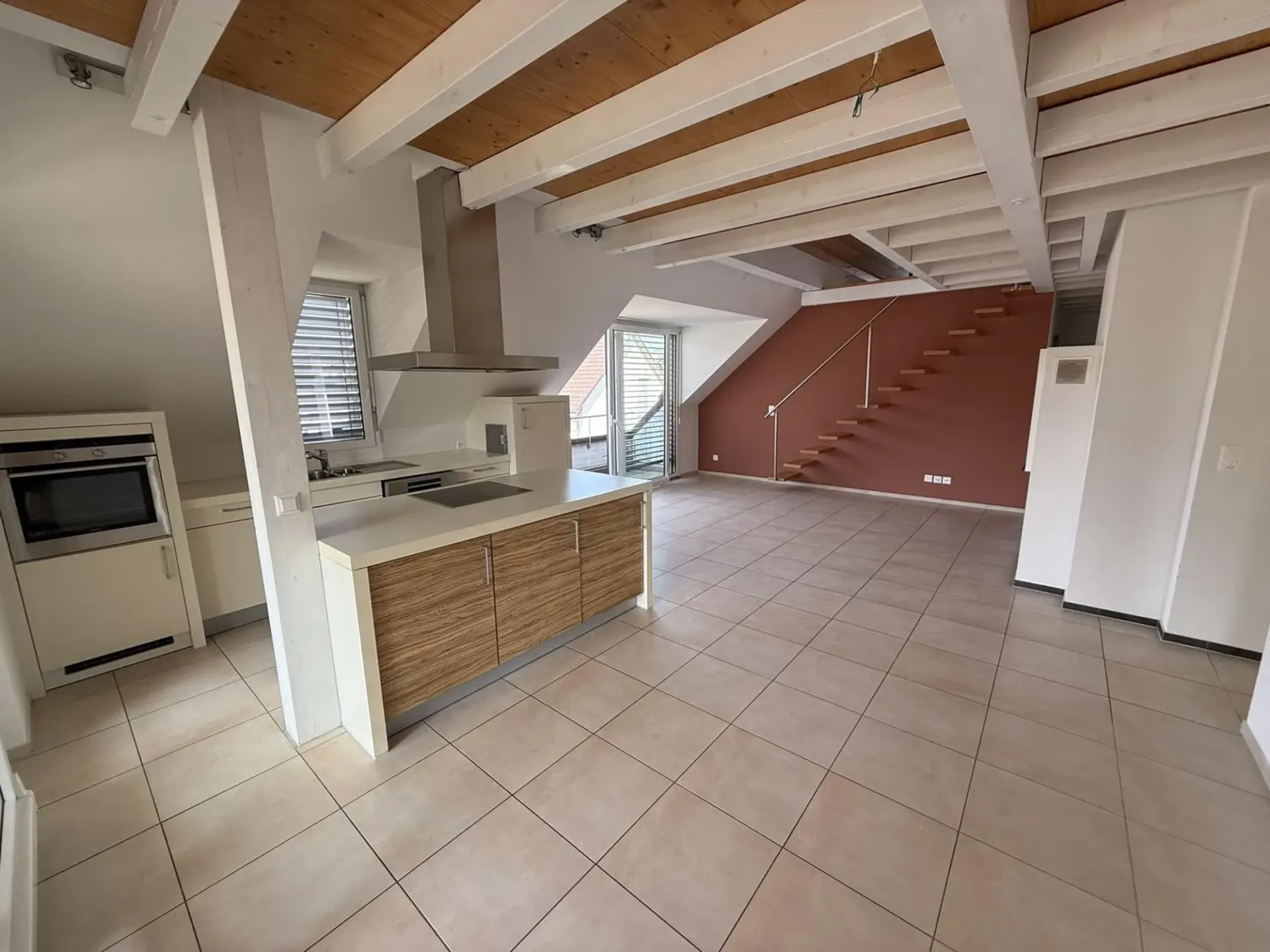4.5-Zimmer-Dachwohnung mit Wintergarten, Dachstock & grosszügigen Aussenflächen