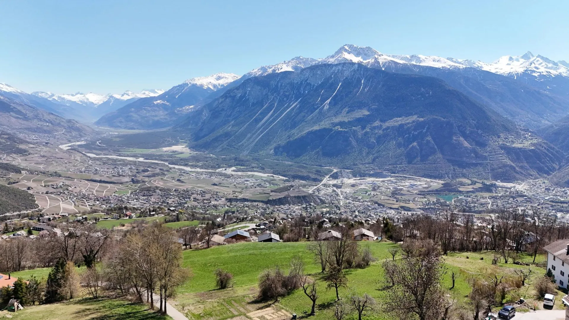 Attique neuf de haut standing avec grande terrasse et vue imprenable