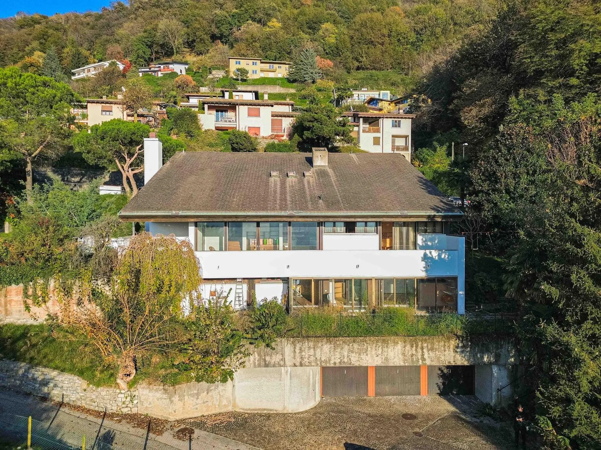 Villa mit bebaubarem Grundstück
