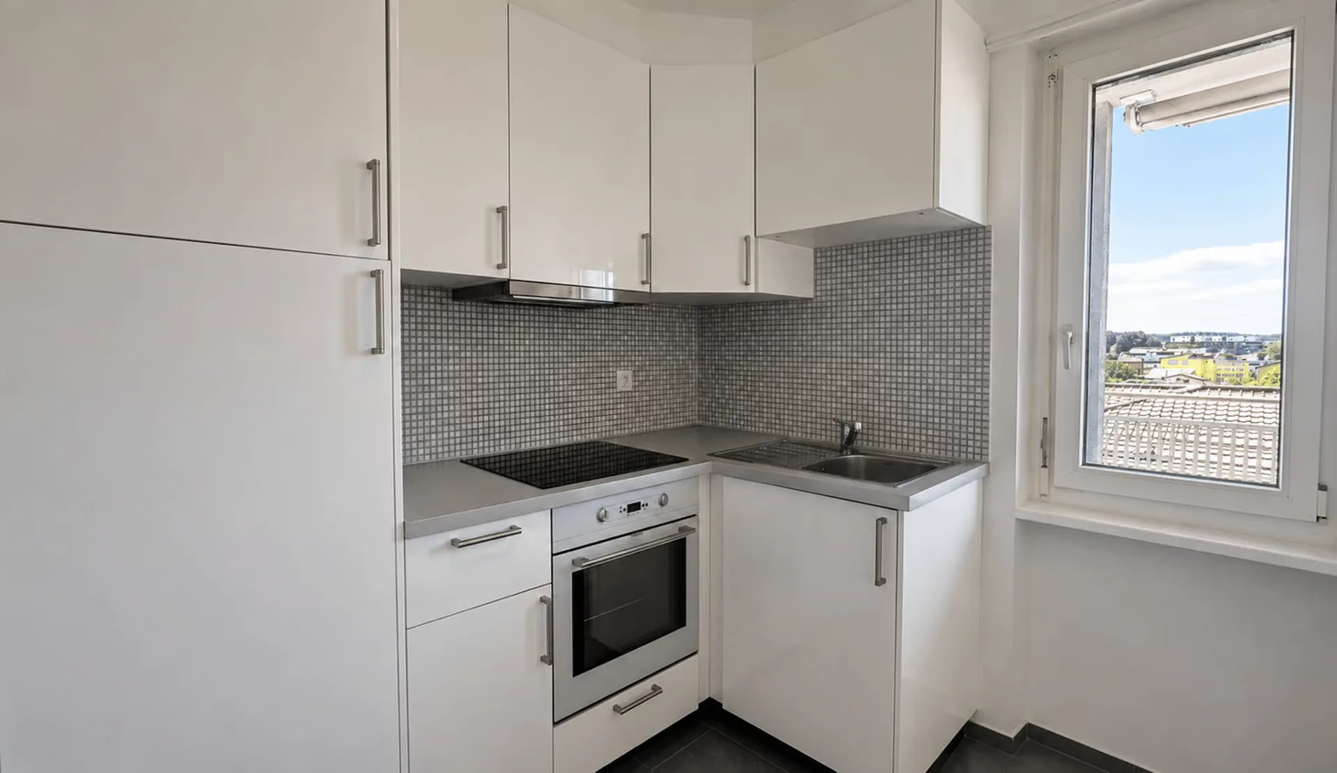 Bis zu 3 Monate kostenlos - Modernes 2.5-Zimmer-Apartment in Mendrisio – strategische Lage