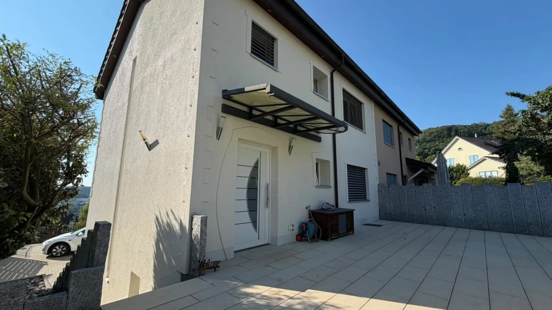 Neuwertiges Familienhaus mit traumhafter Aussicht Umfassend saniert - Vielseitig nutzbar - Familienfreundliche Lage
