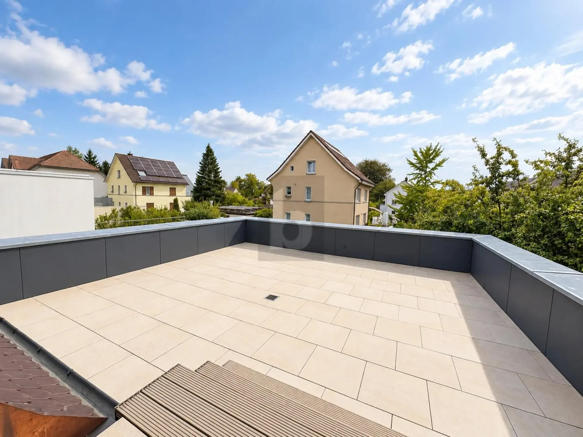 COMPLETAMENTE RINNOVATO CON AMPIA TERRAZZA