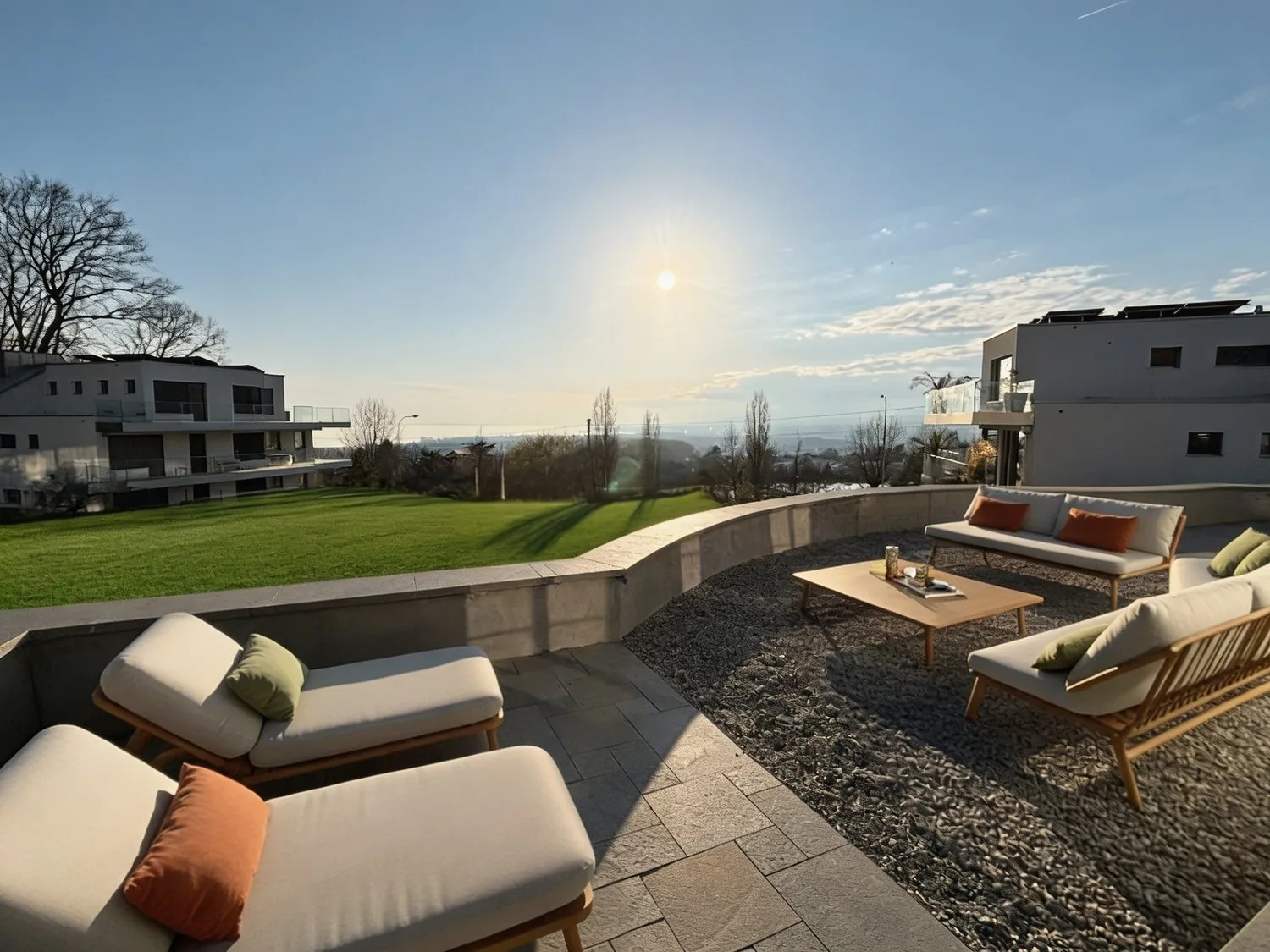 NEW 4-ROOM APARTMENT - LAKE VIEW & 246 M2 GARDEN