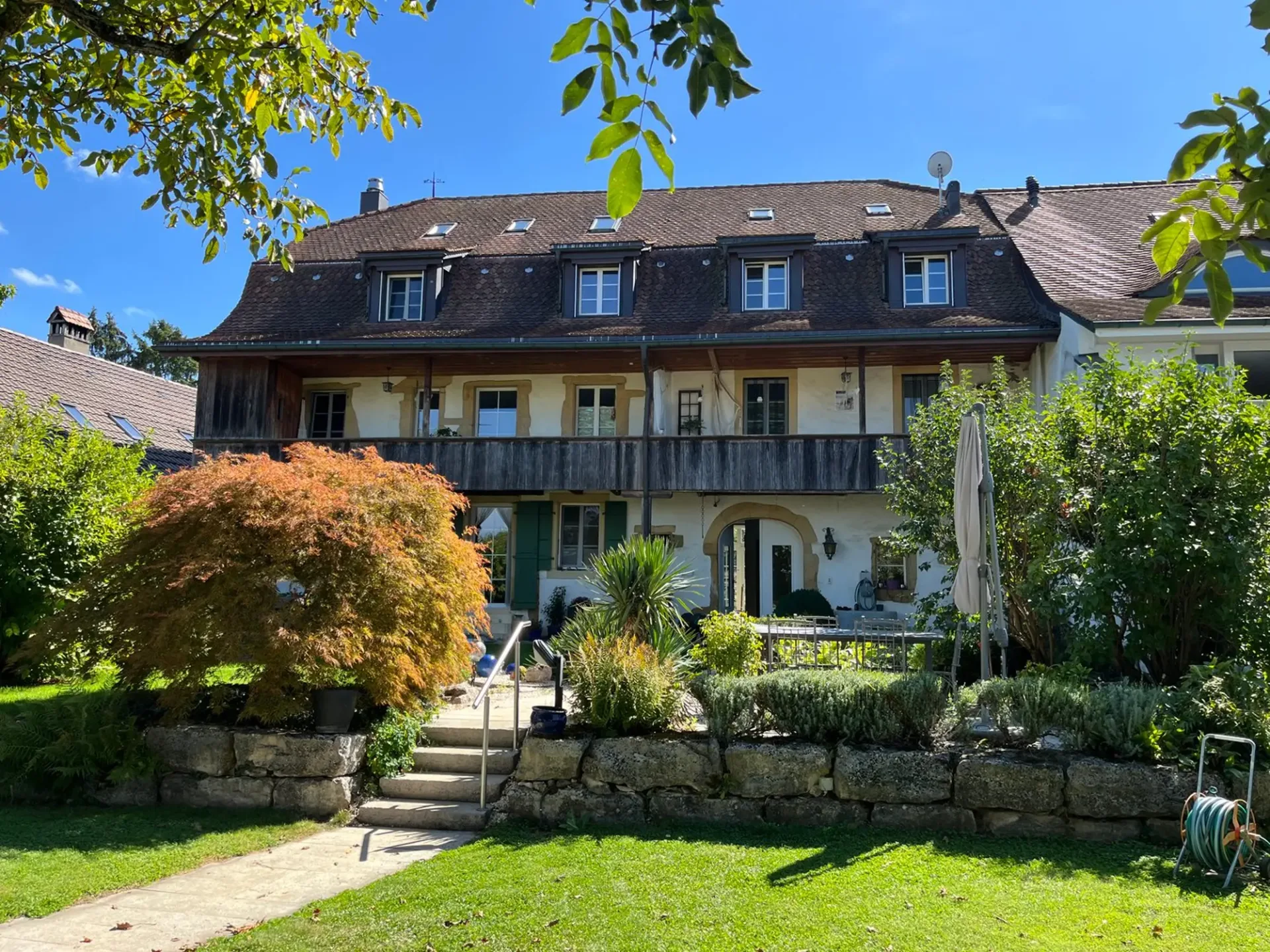 Charmante 1.5-Zimmer-Dachwohnung mit Blick auf den Murtensee