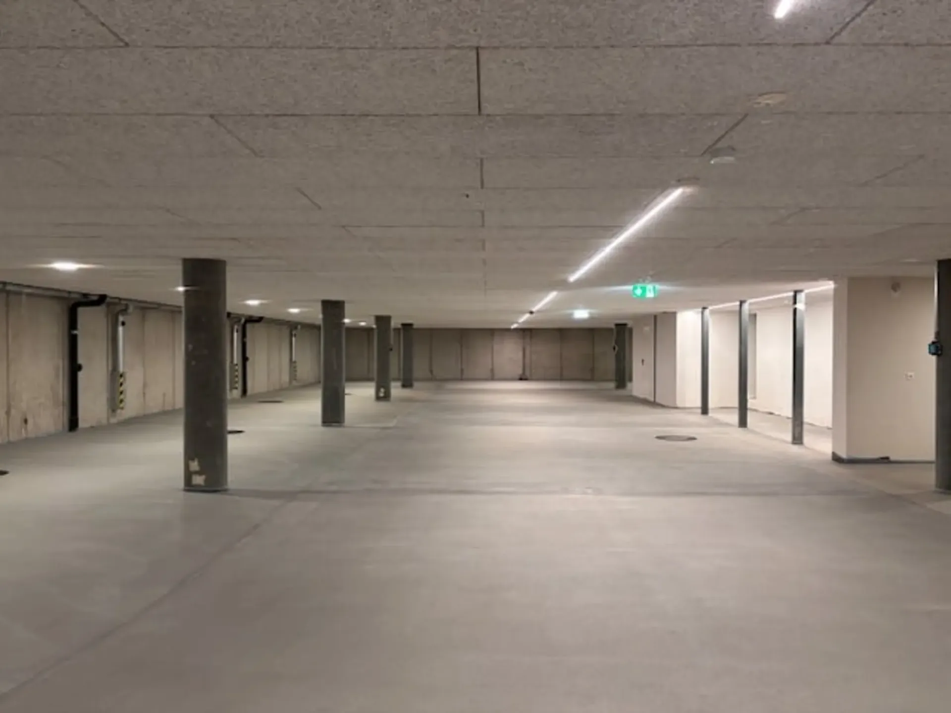 Parkplätze in der Tiefgarage zur Miete in Carona - Via Lugia