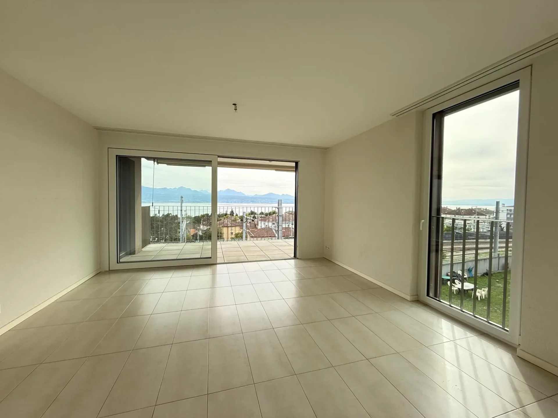 Helles 3.5-Zimmer-Wohnung mit Panoramablick in Lausanne