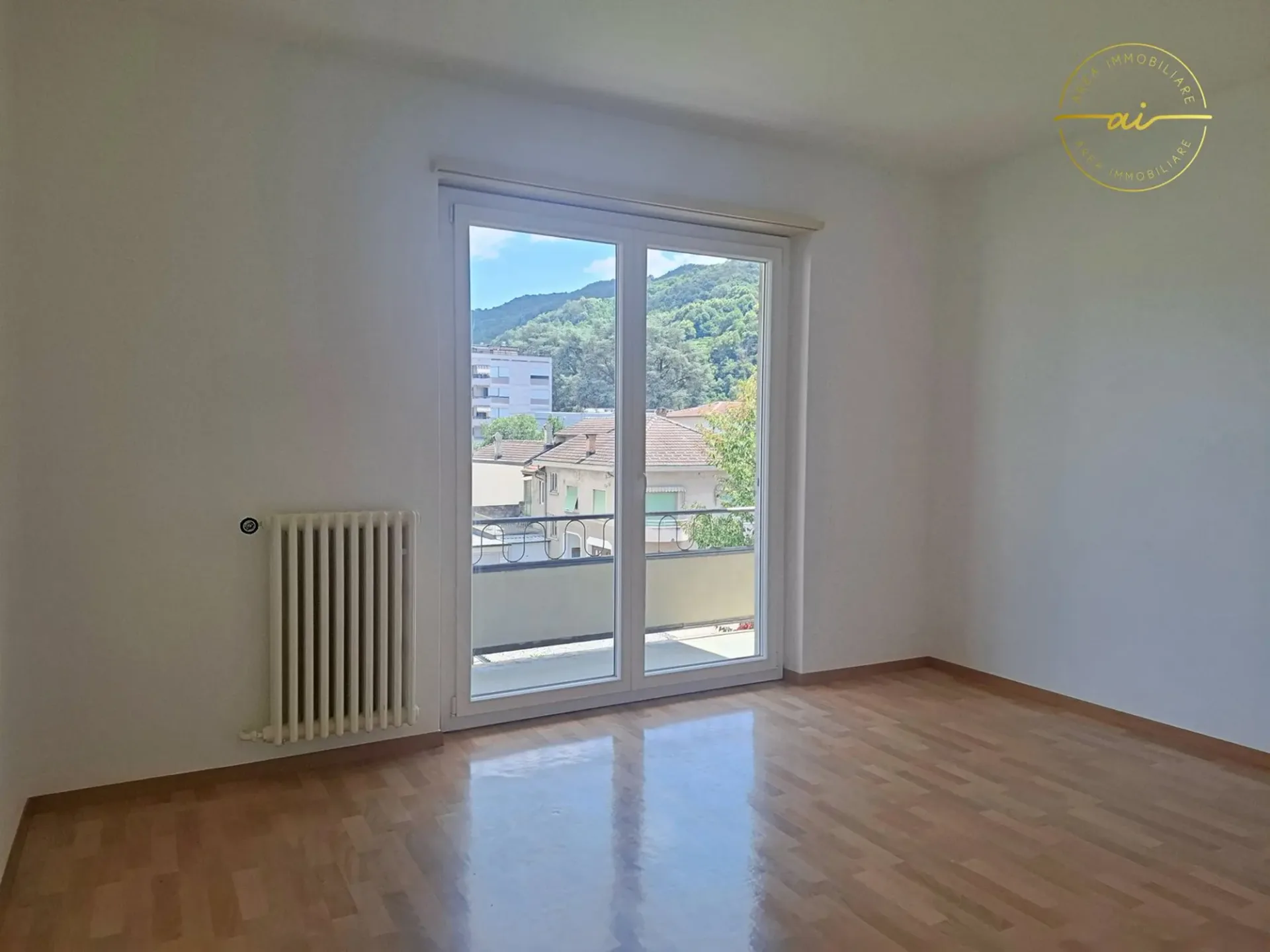 Appartement mit 3.5 Zimmern und Doppelbalkon in Chiasso