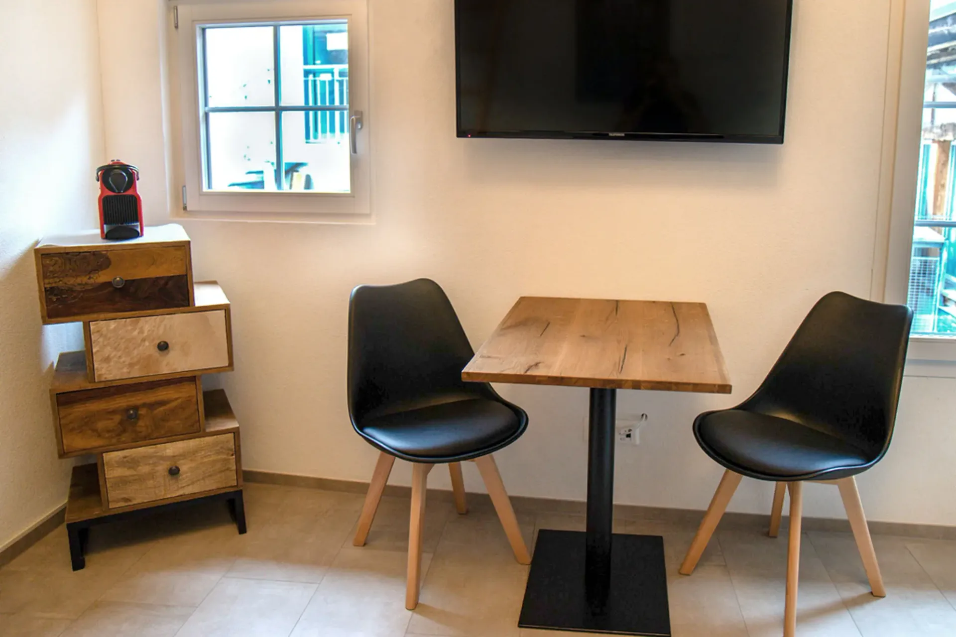 Möbliertes 1-Zimmer Maisonette-Appartement mit schönem Dachgebälk