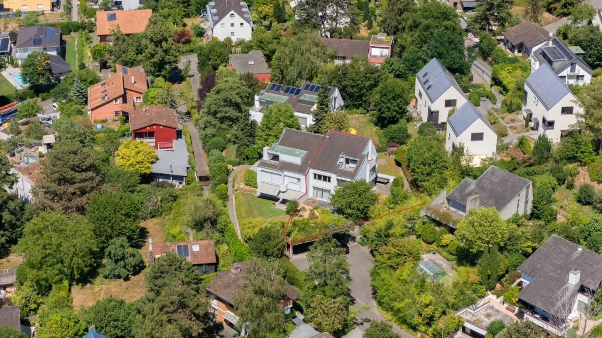 Grosszügiges 6.5 Z' Architektenhaus mit viel Platz, Garten und Potenzial