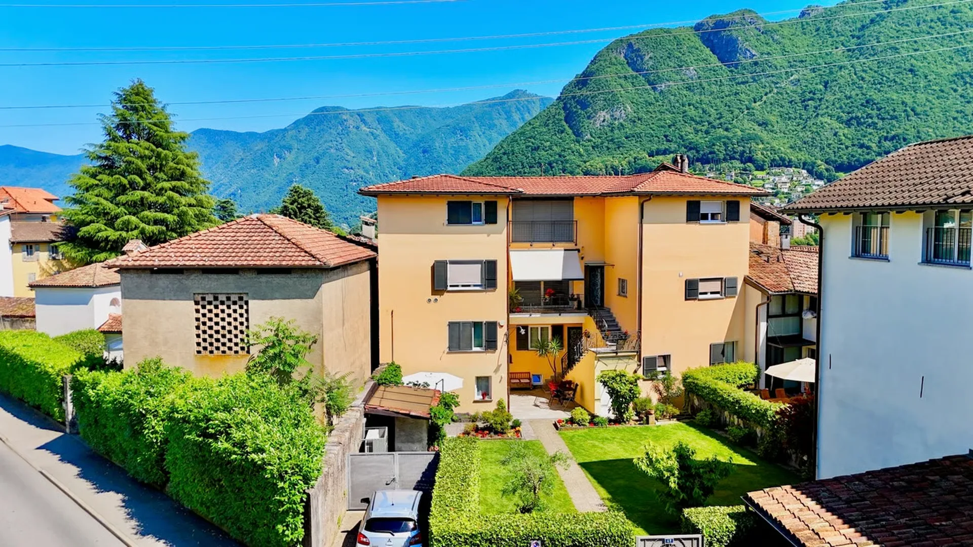 Casa con 2 Appartamenti e Giardino vicino a TASIS e Lugano