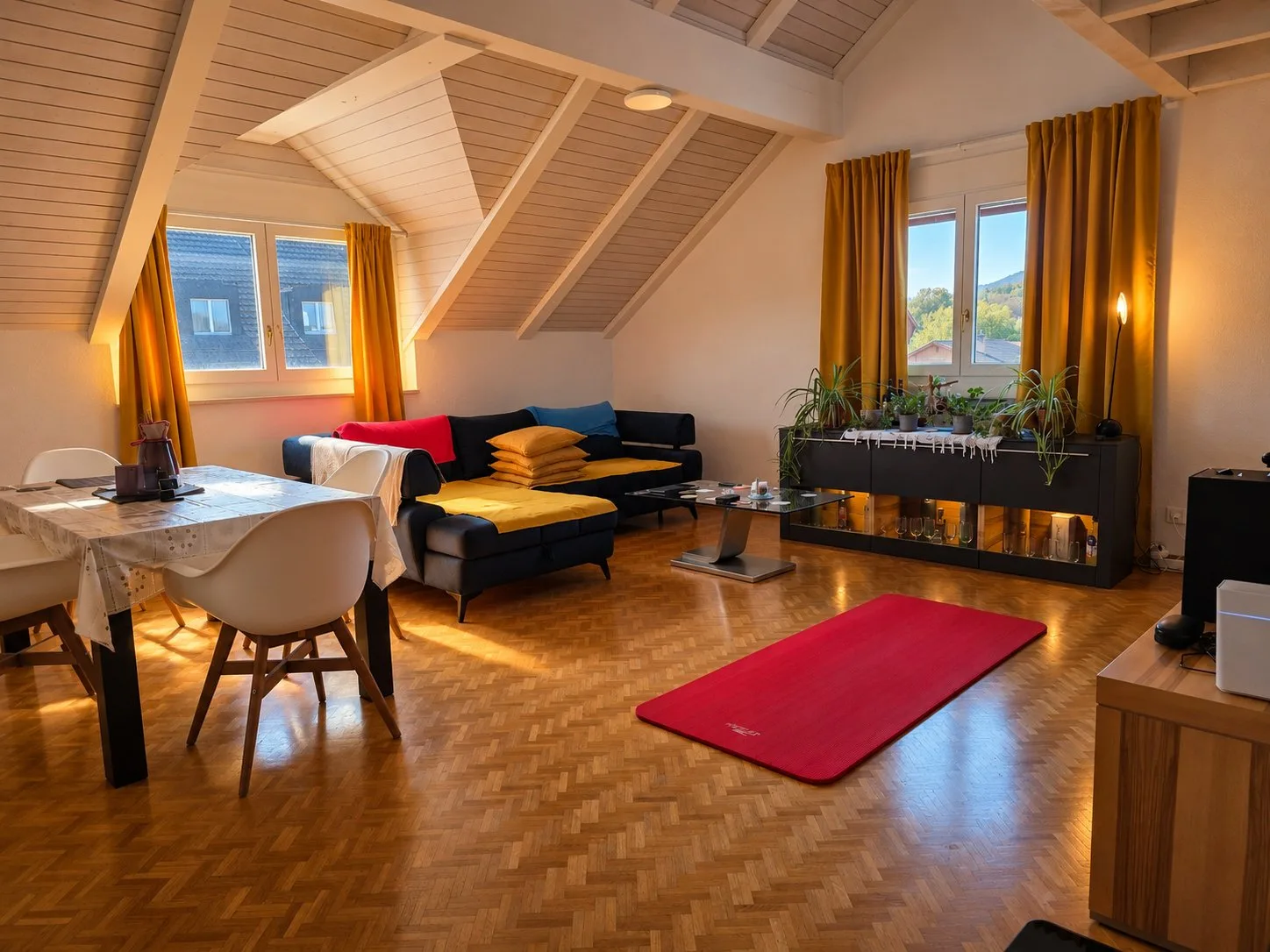 Wohnen mit Charme, zentral gelegen mit Galerie und viel Platz