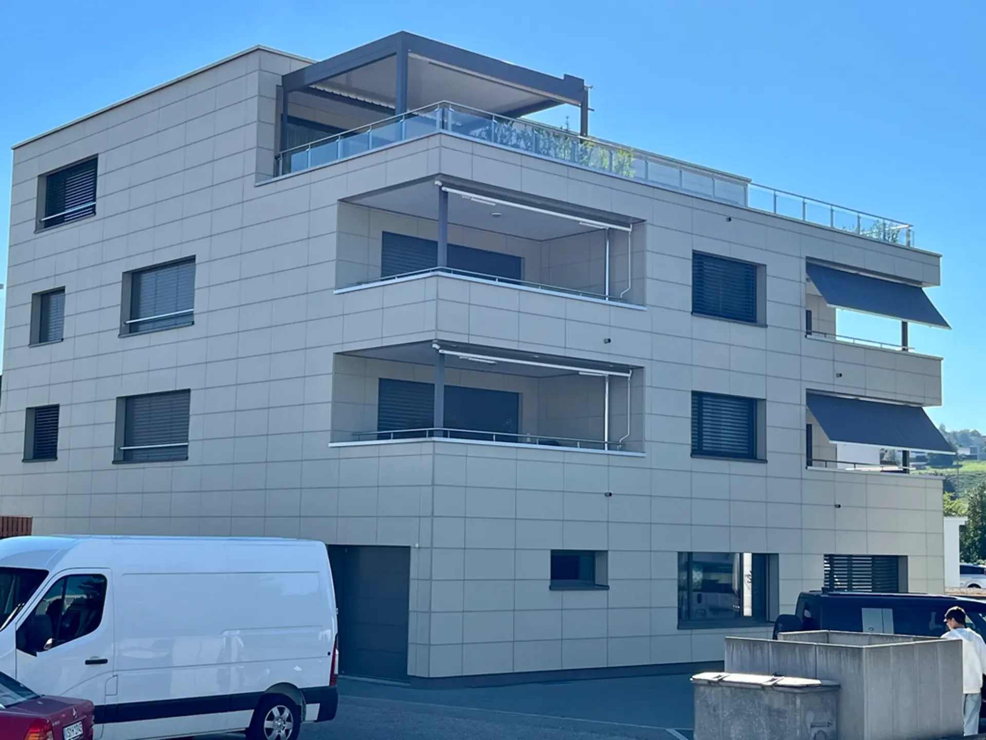 Moderne 4.5 Zimmer-Attika-Wohnung mit grosser Terrasse