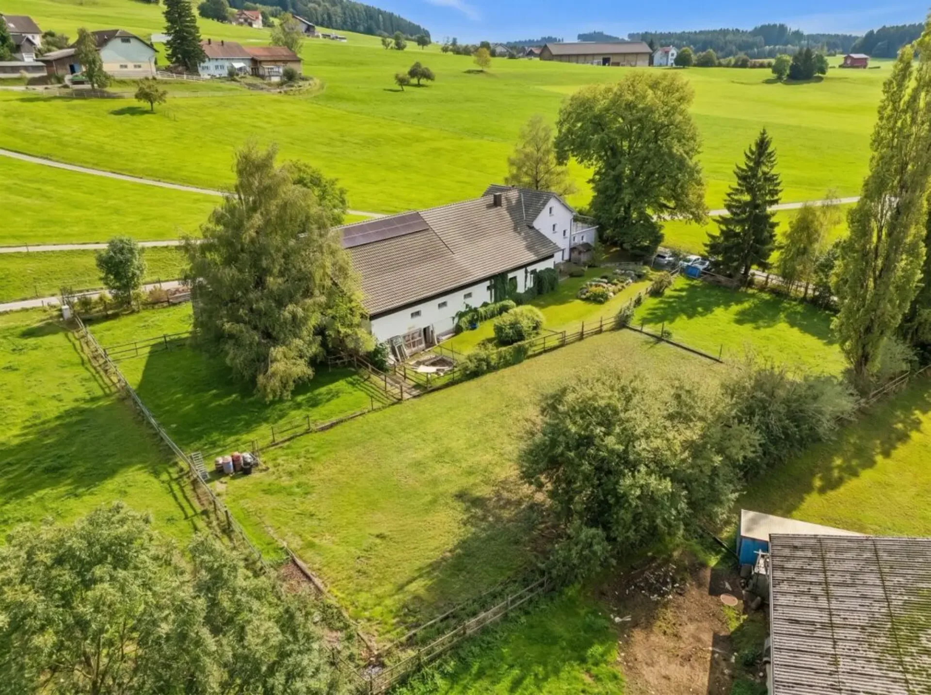 Equestrian Property in a Quiet Location with Riding Hall