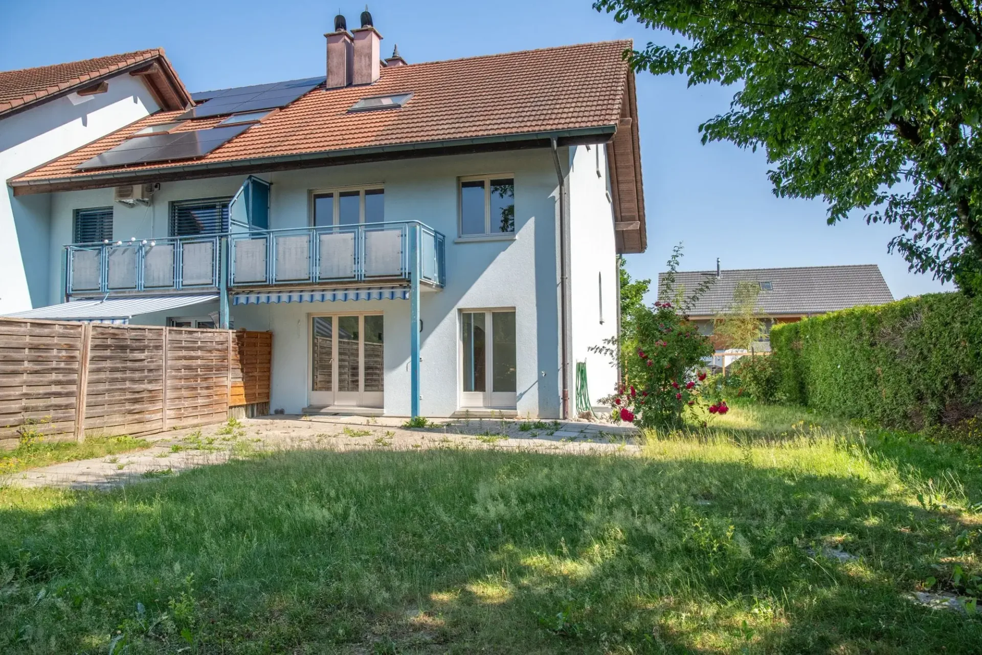 Viel Platz für die ganze Familie - 6.5-Zimmer-Reiheneckhaus mit Blick ins Grüne